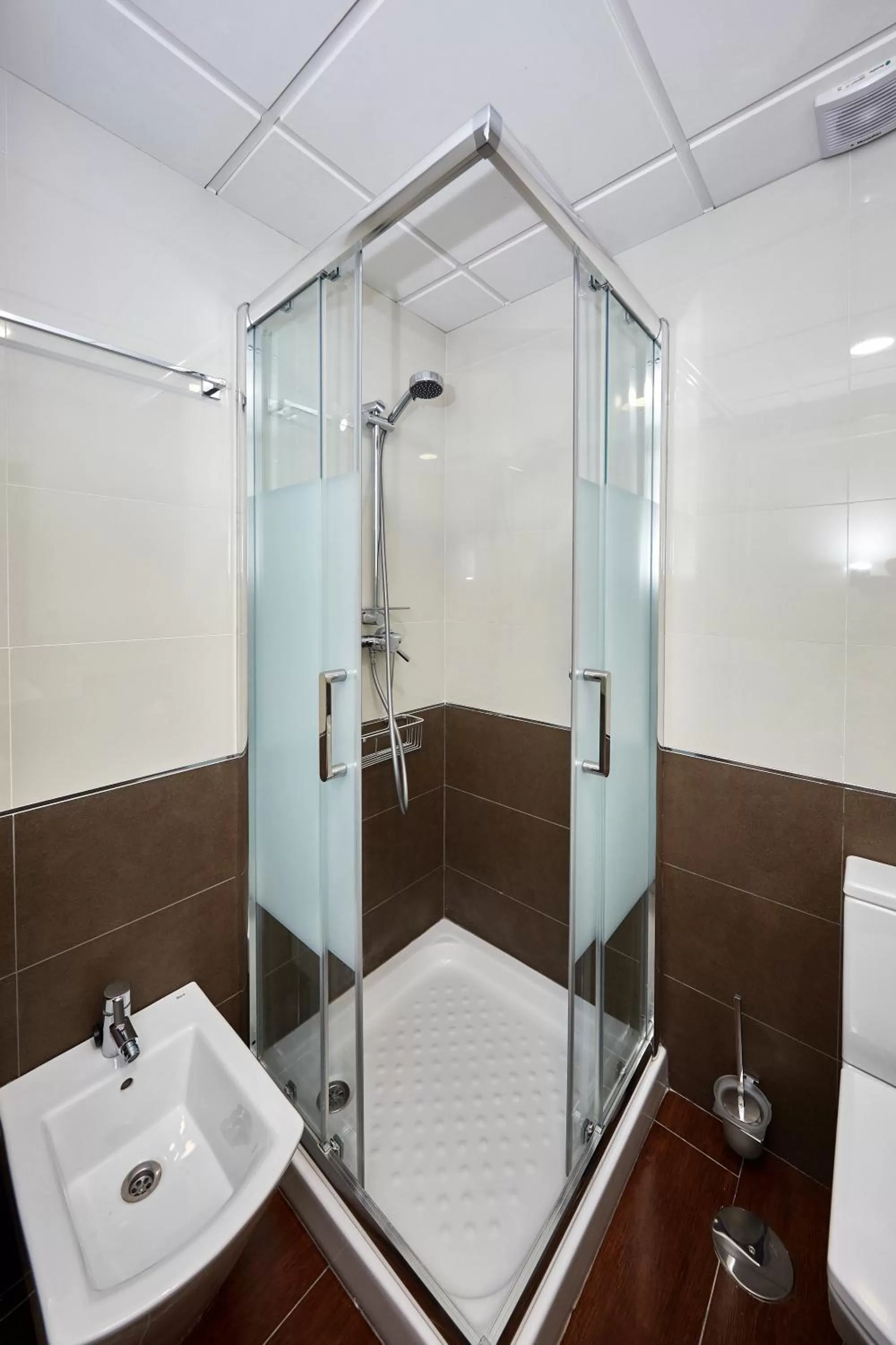 Shower in Apart-hotel Happy Life