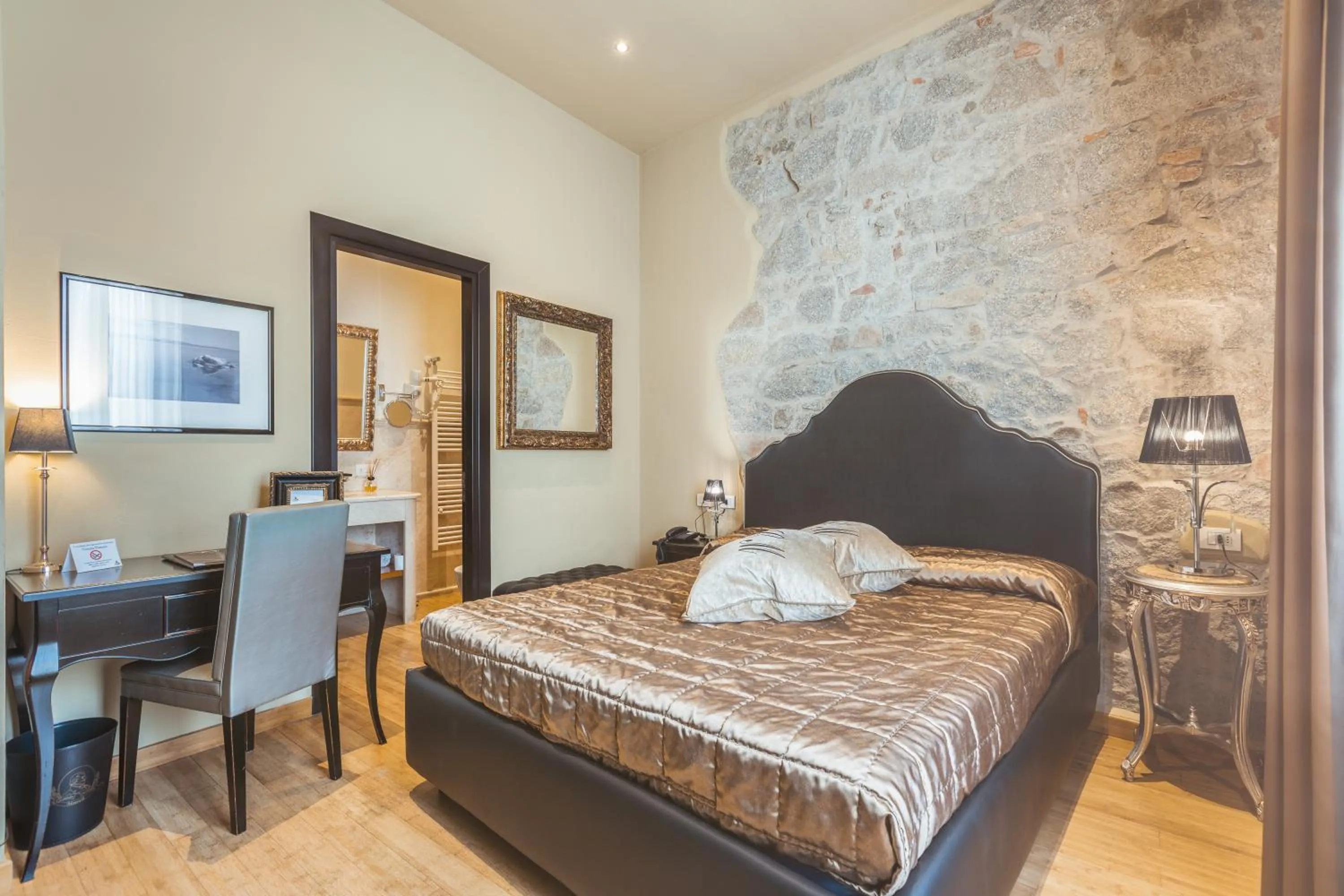 Bathroom, Bed in La Locanda Del Conte Mameli - Boutique Hotel & Suite SPA
