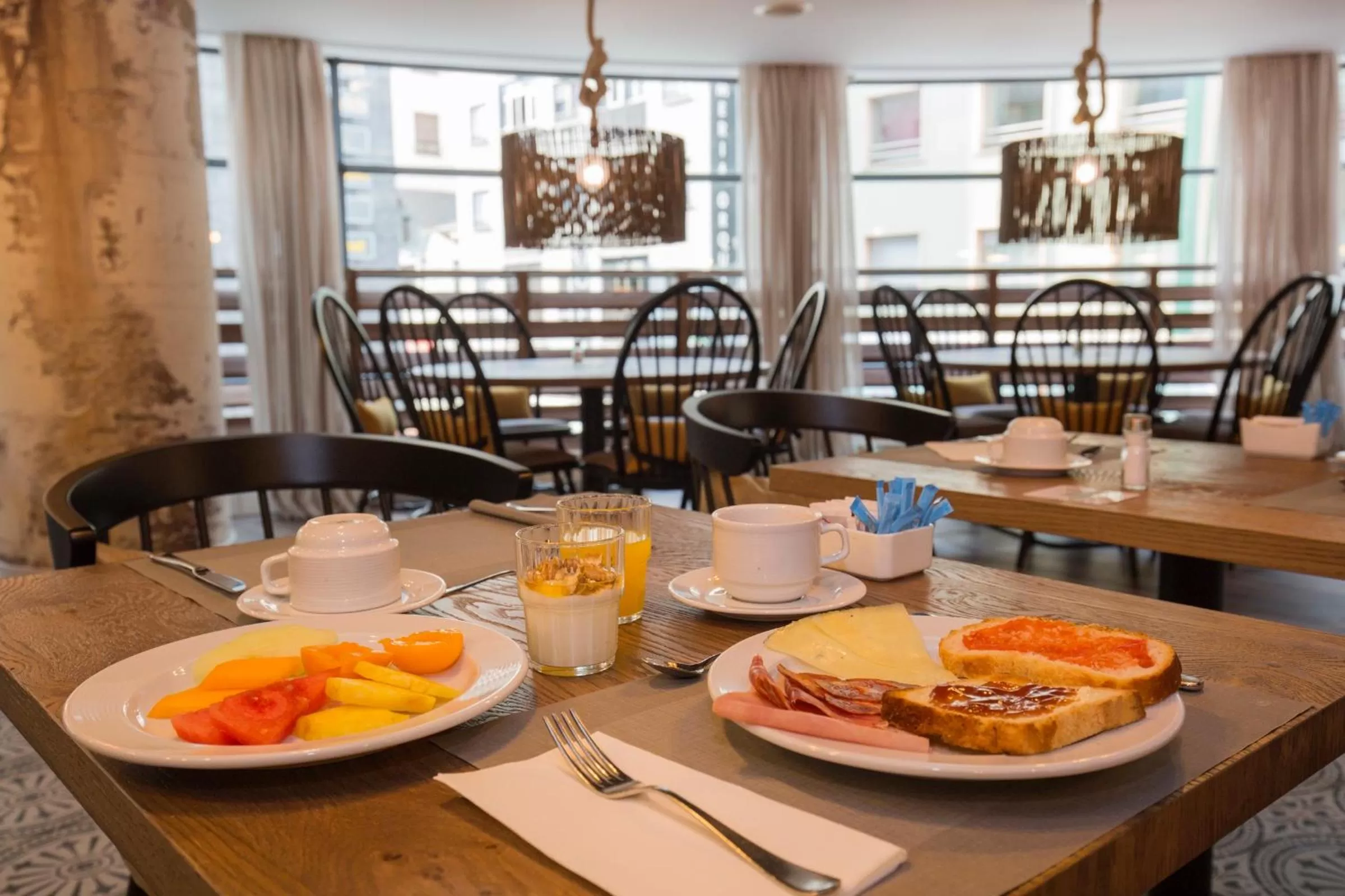 Breakfast in Yomo Centric