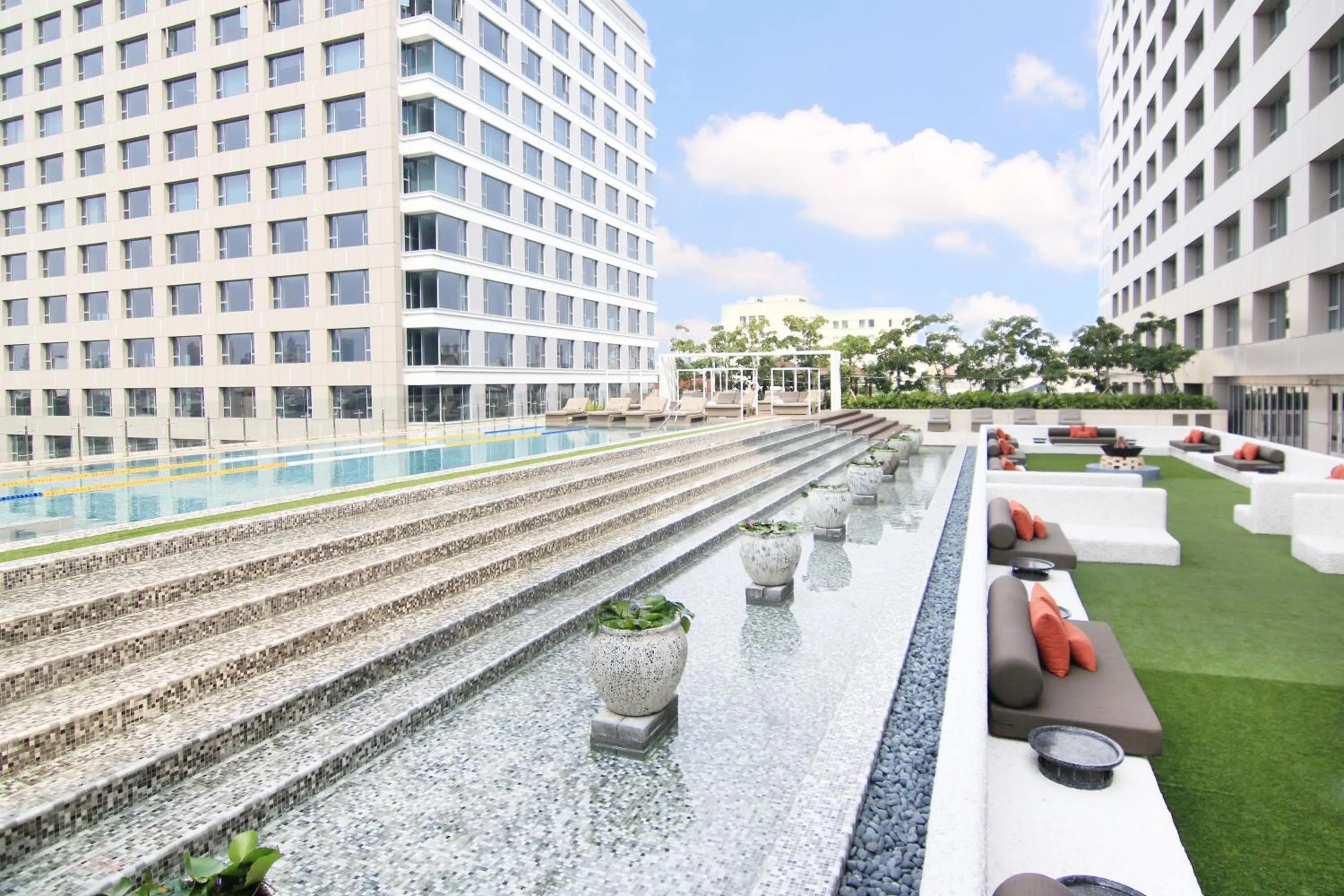 Swimming pool in Silks Place Tainan