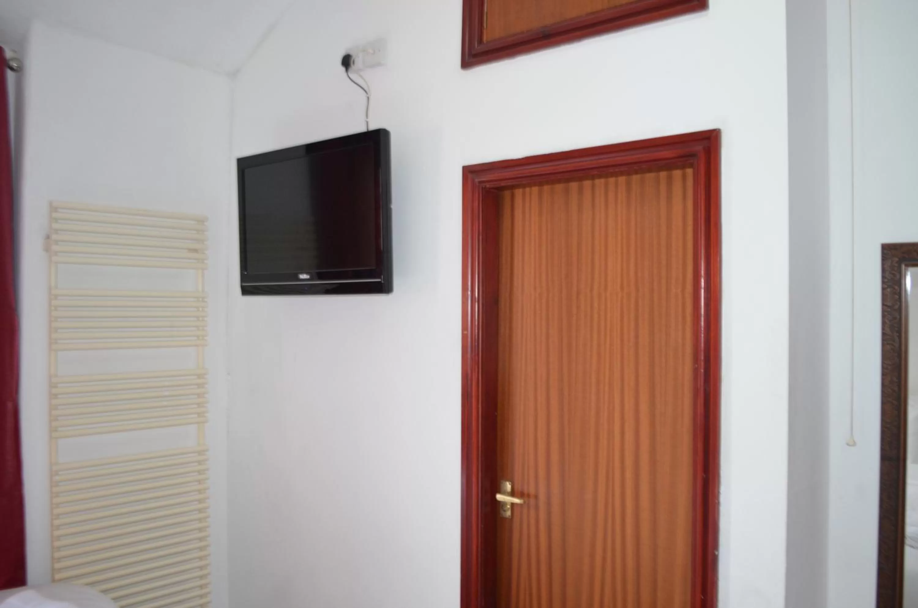 TV and multimedia in Lyndhurst Hotel