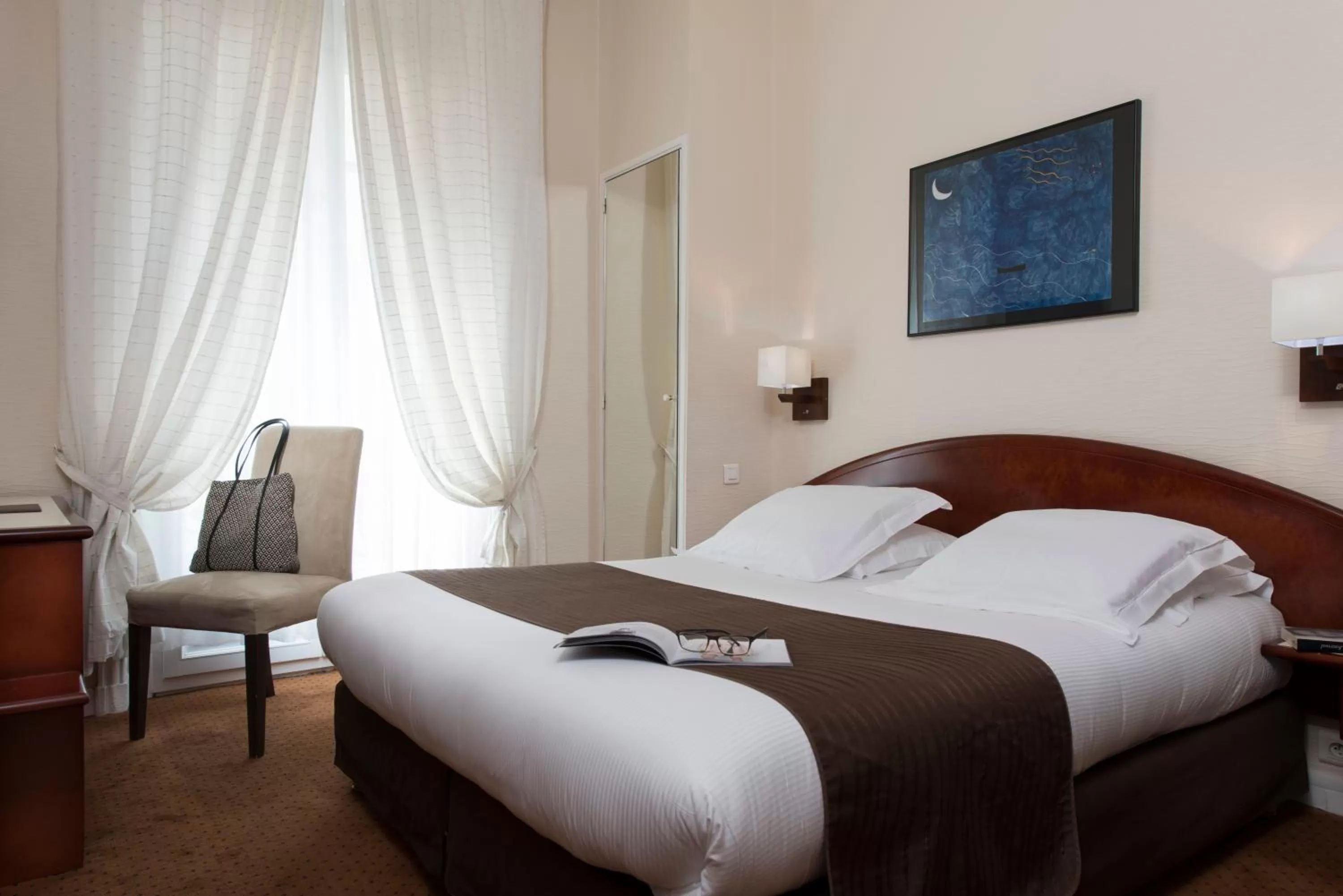 Photo of the whole room, Bed in Excelsior Opera