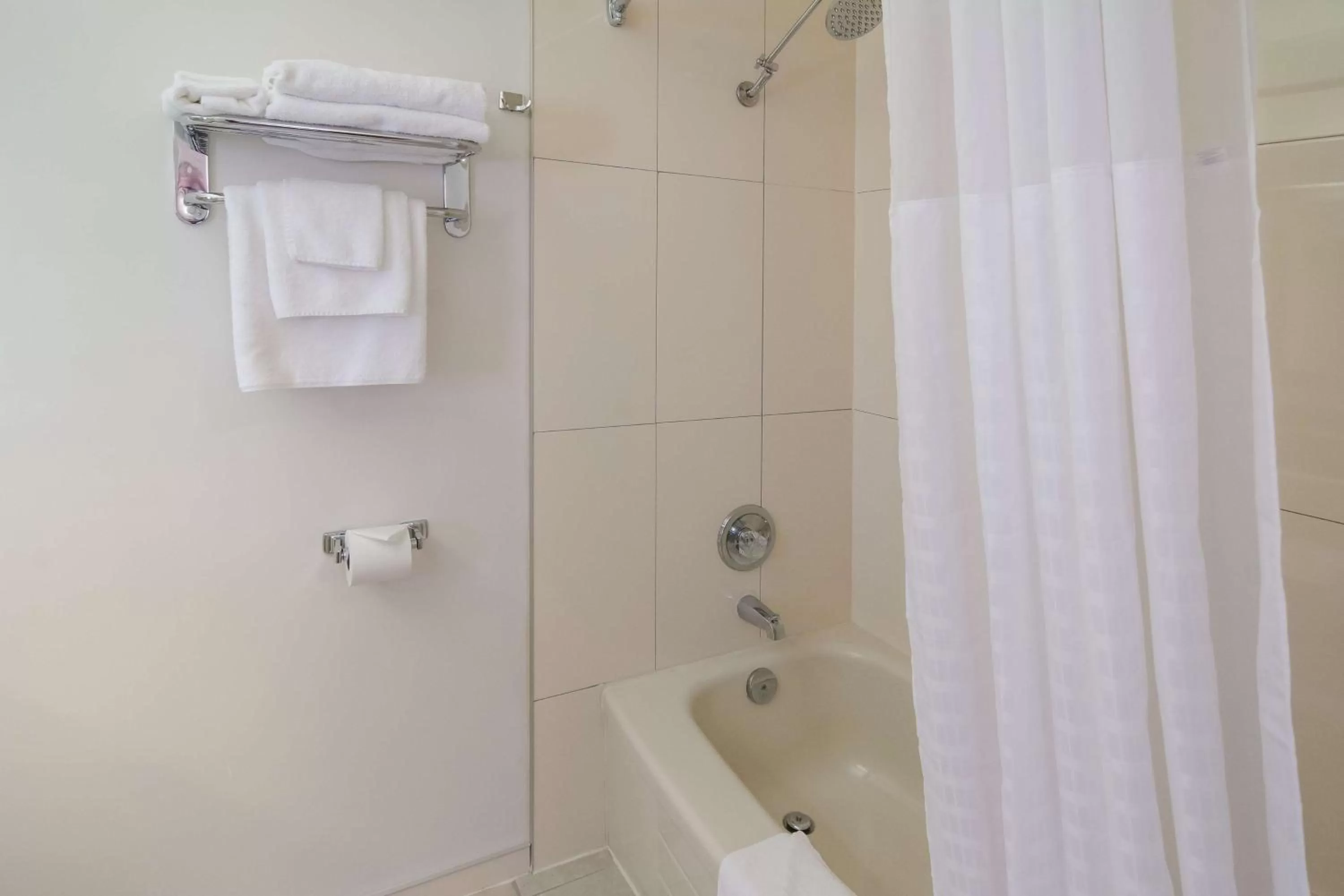 Bathroom in SureStay Hotel by Best Western North Vancouver Capilano