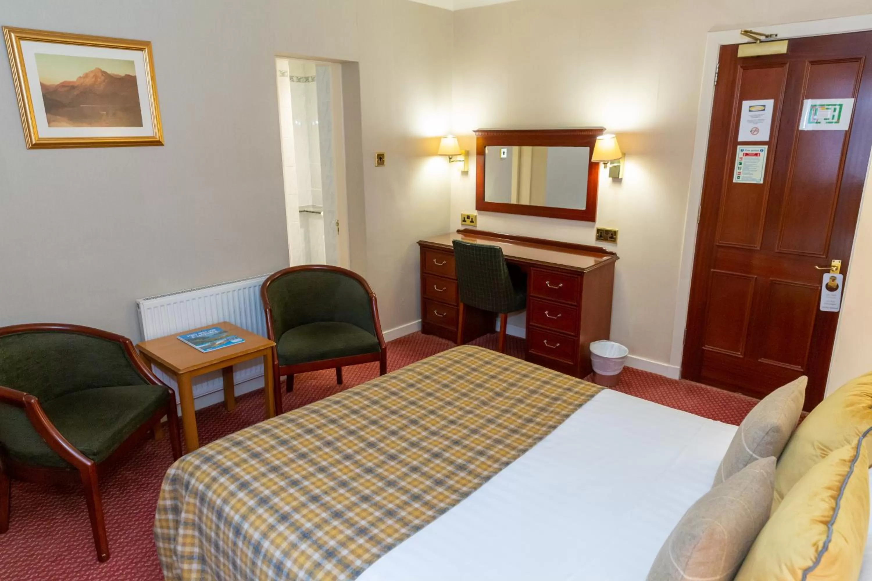 Bedroom, Bed in Alexandra Hotel