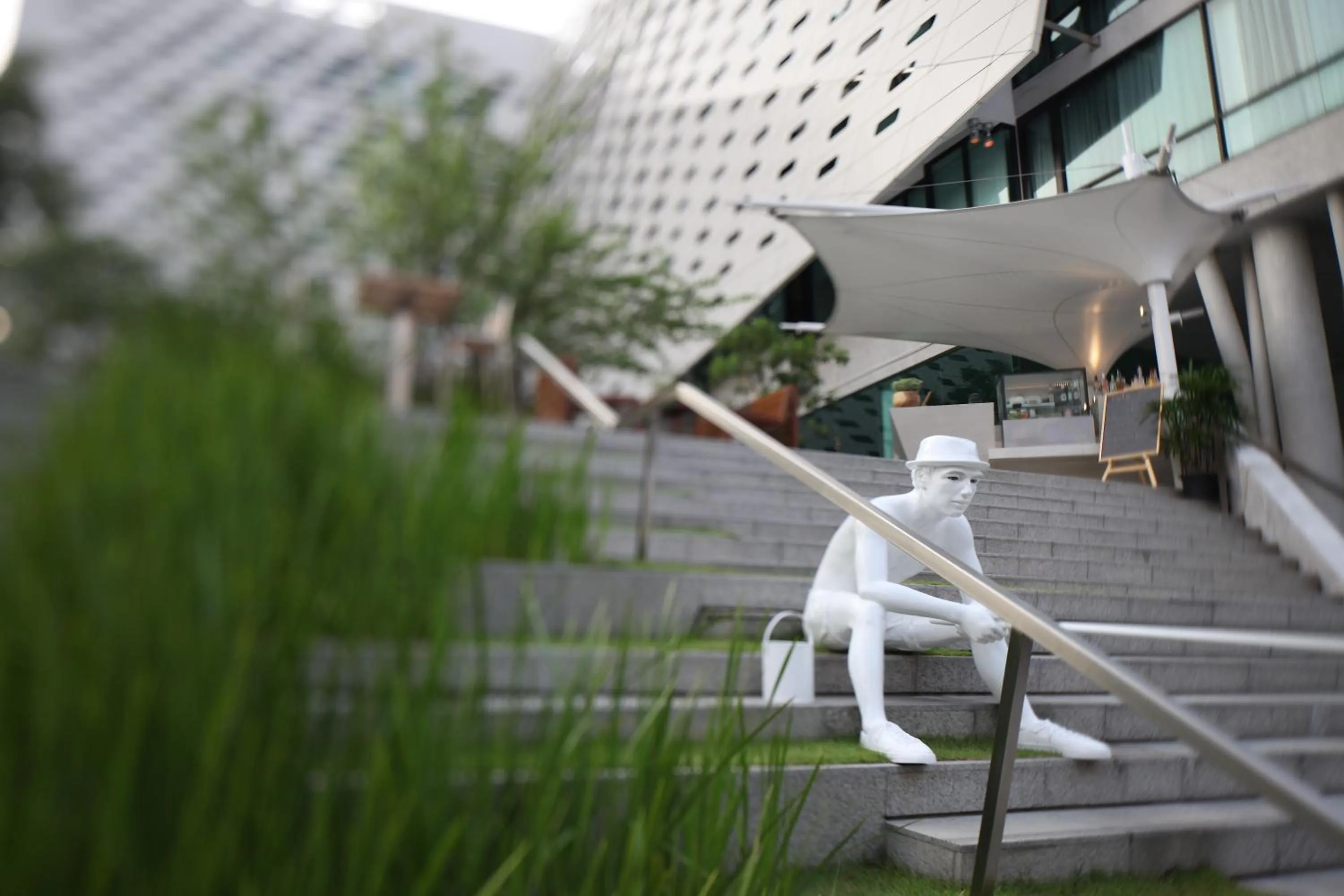 Restaurant/places to eat in LiT BANGKOK Hotel