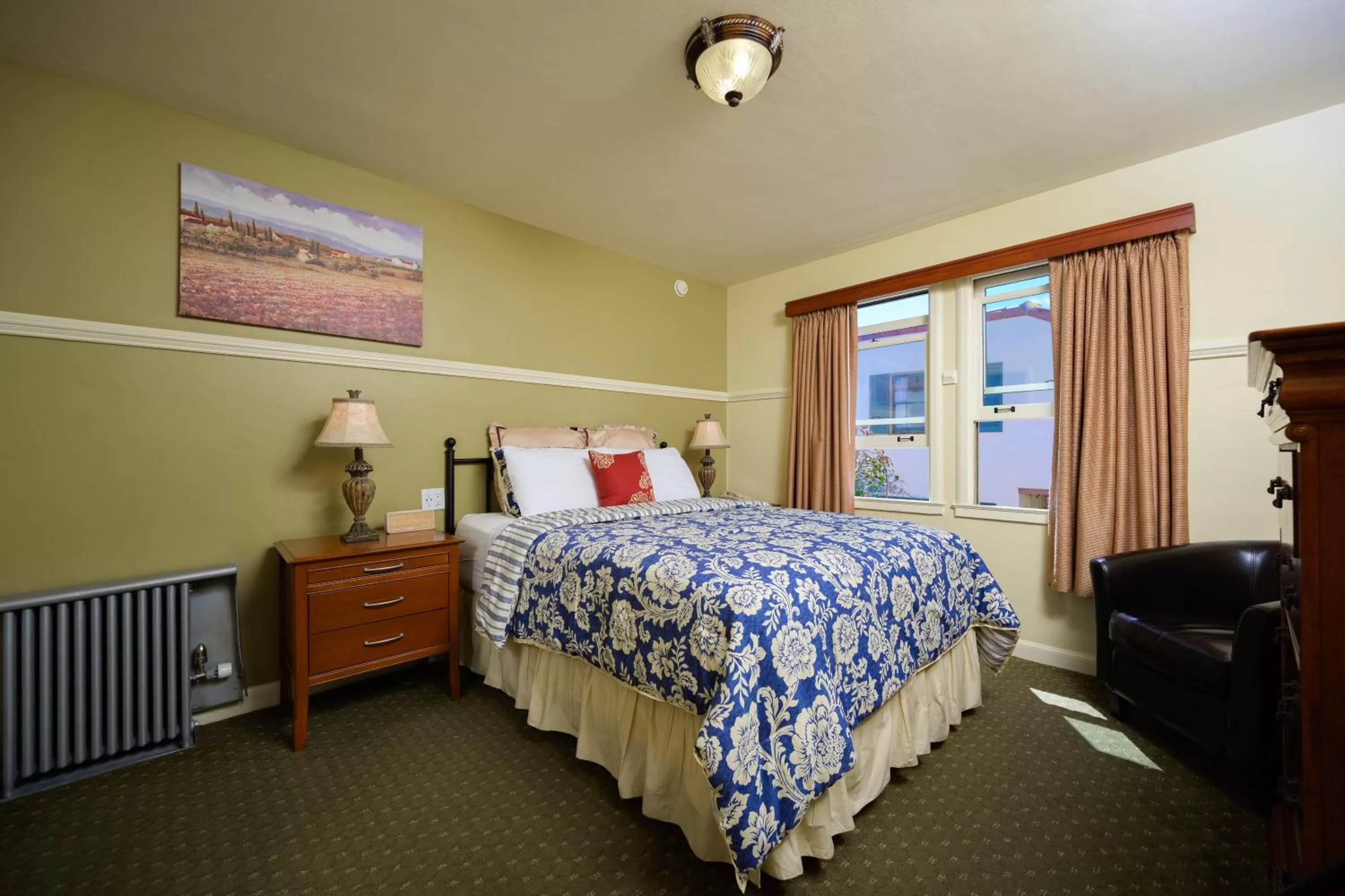 Kitchen or kitchenette, Bed in Marina Motel