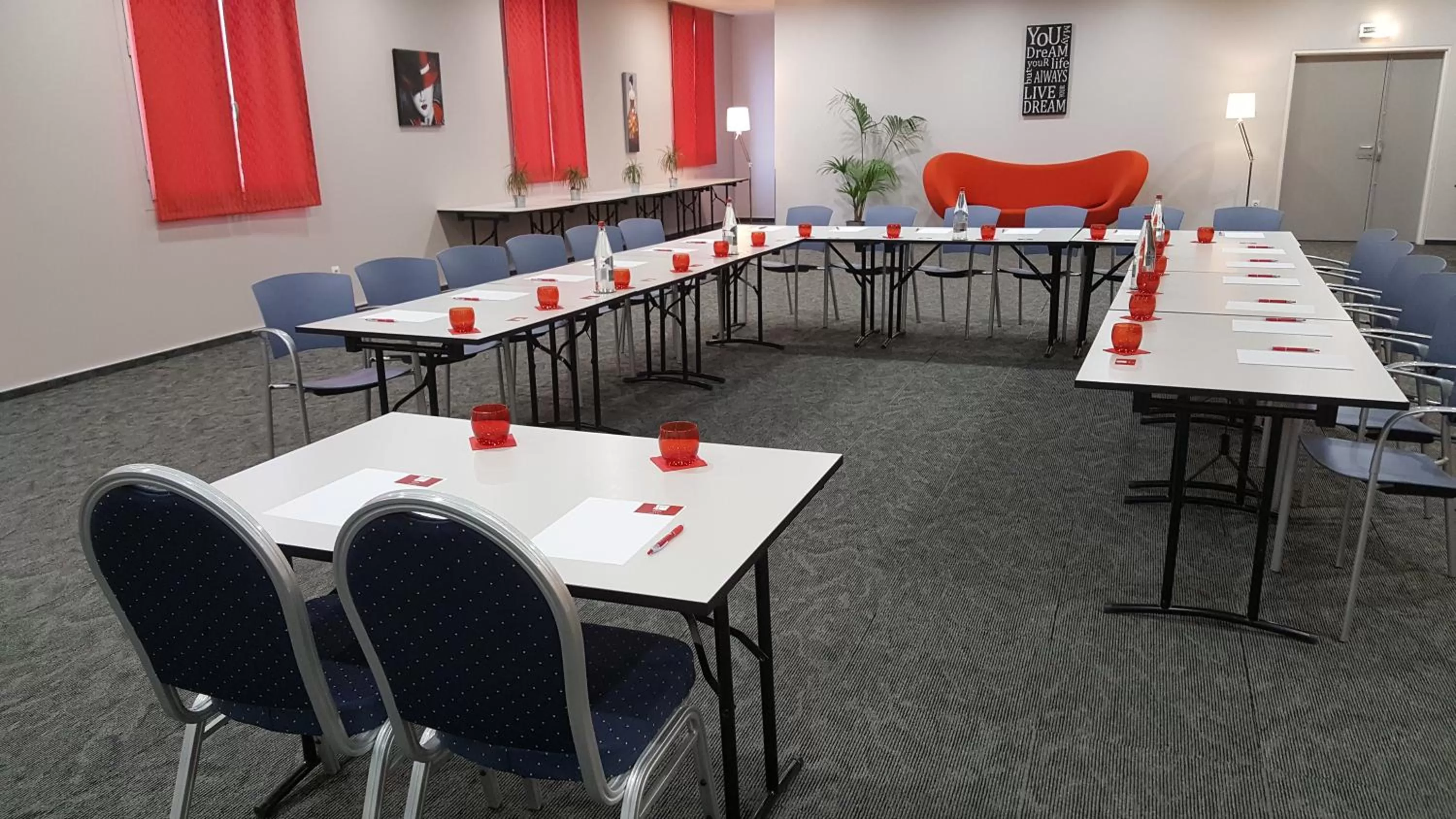 Meeting/conference room in Carré Py' Hôtel