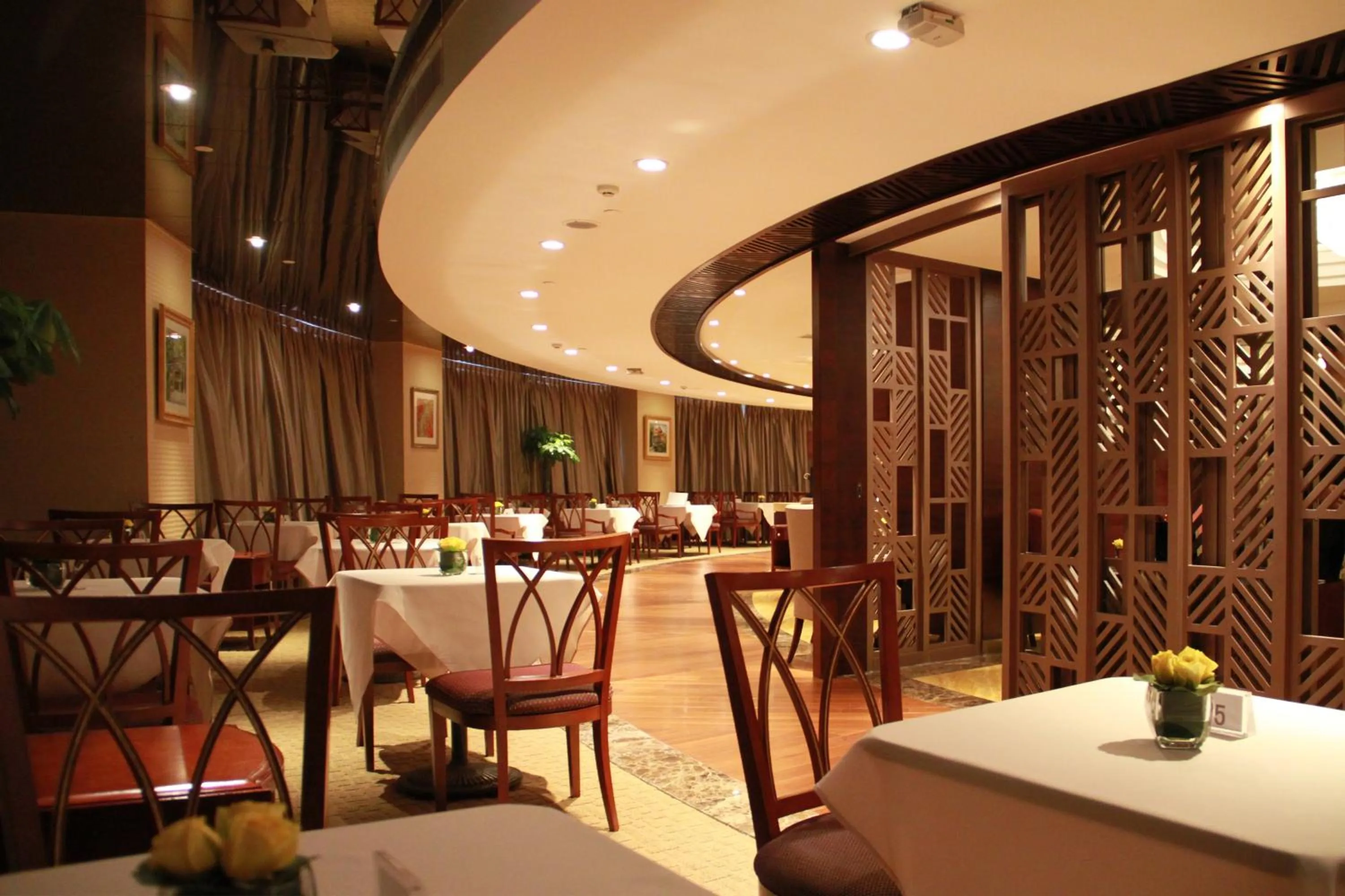 Restaurant/places to eat in Central Hotel Shanghai - Nanjing Road