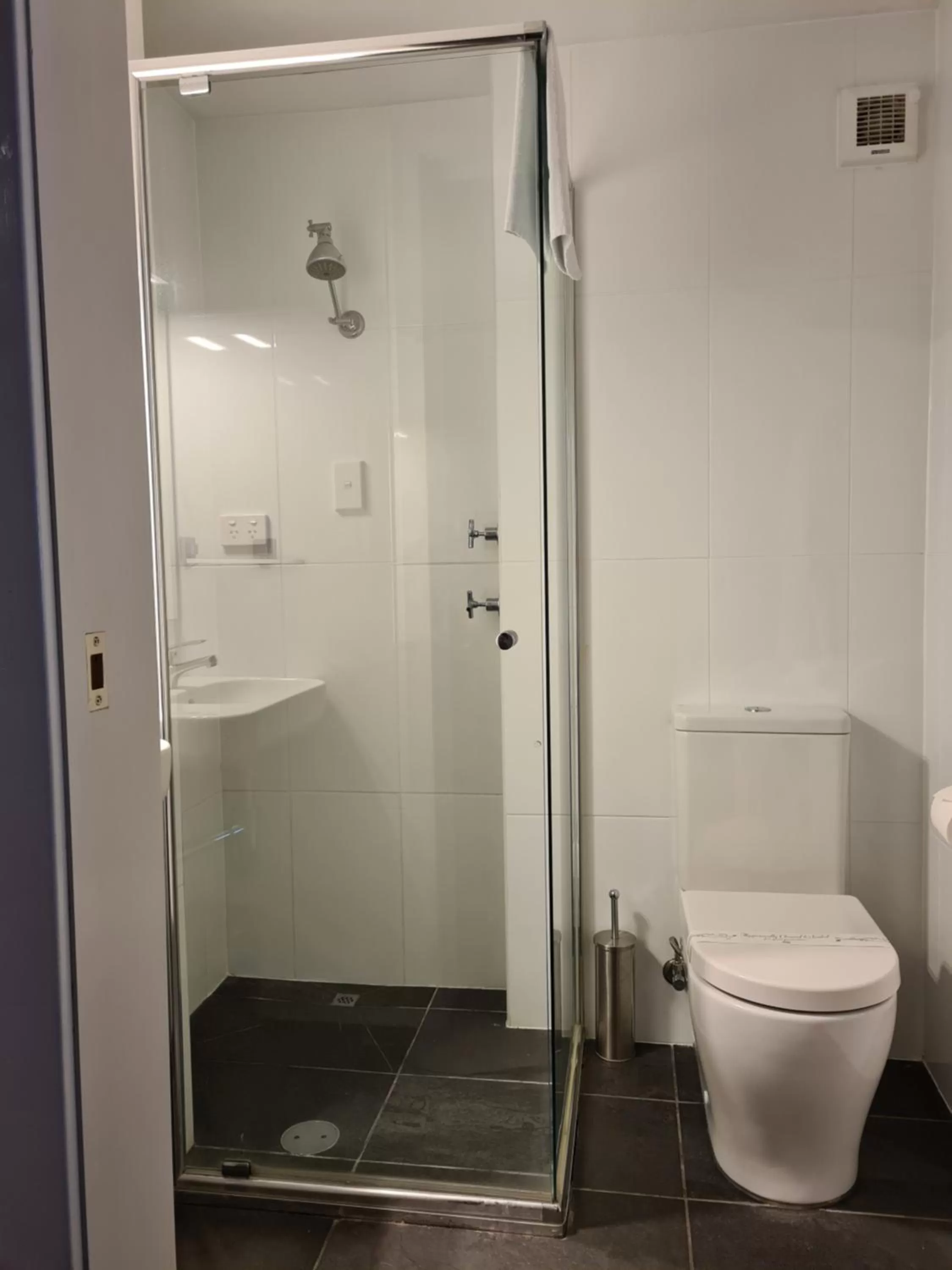 Belconnen Way Hotel & Serviced Apartments