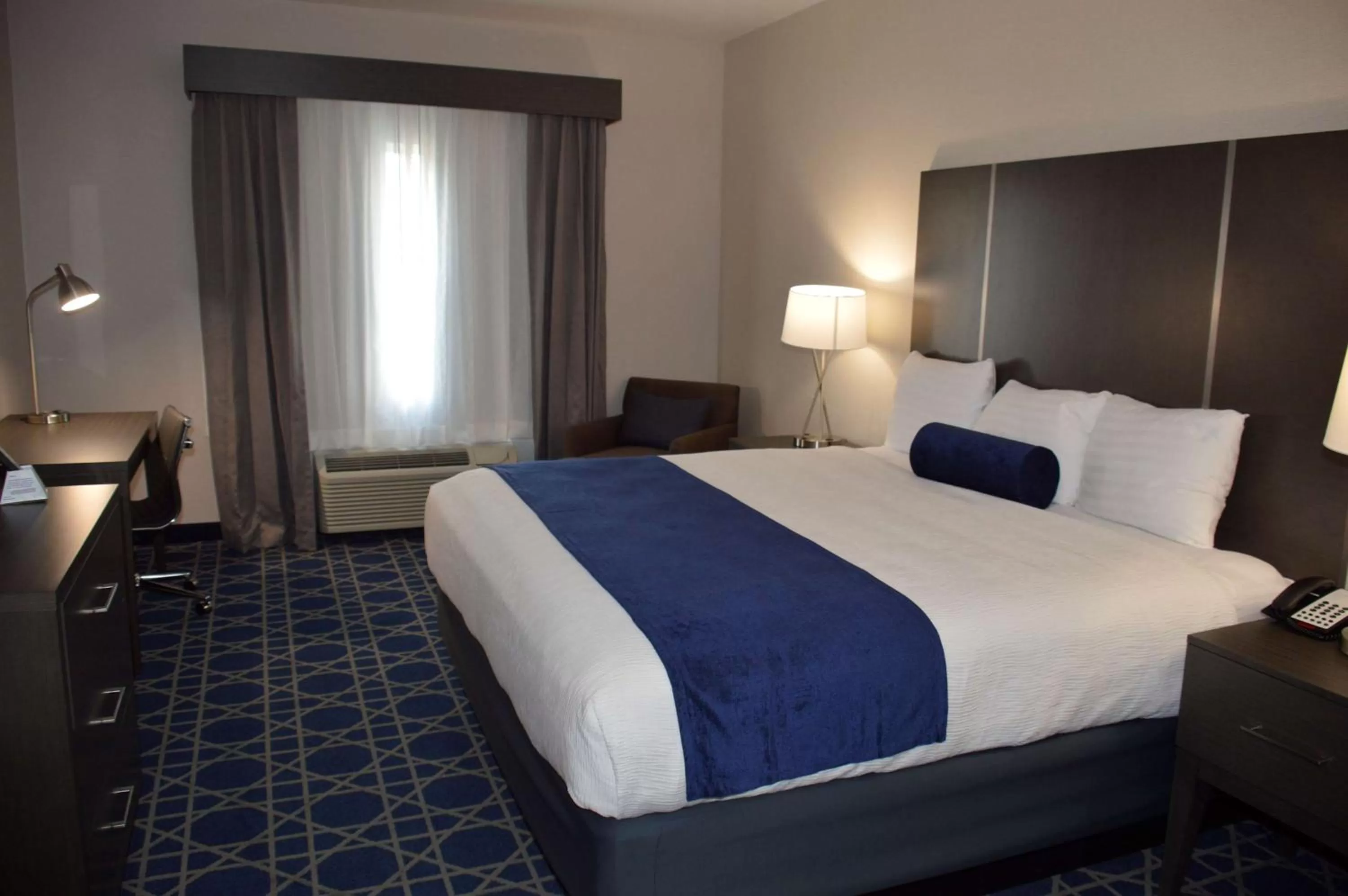 Photo of the whole room, Bed in Garner Hotel Longview South by IHG