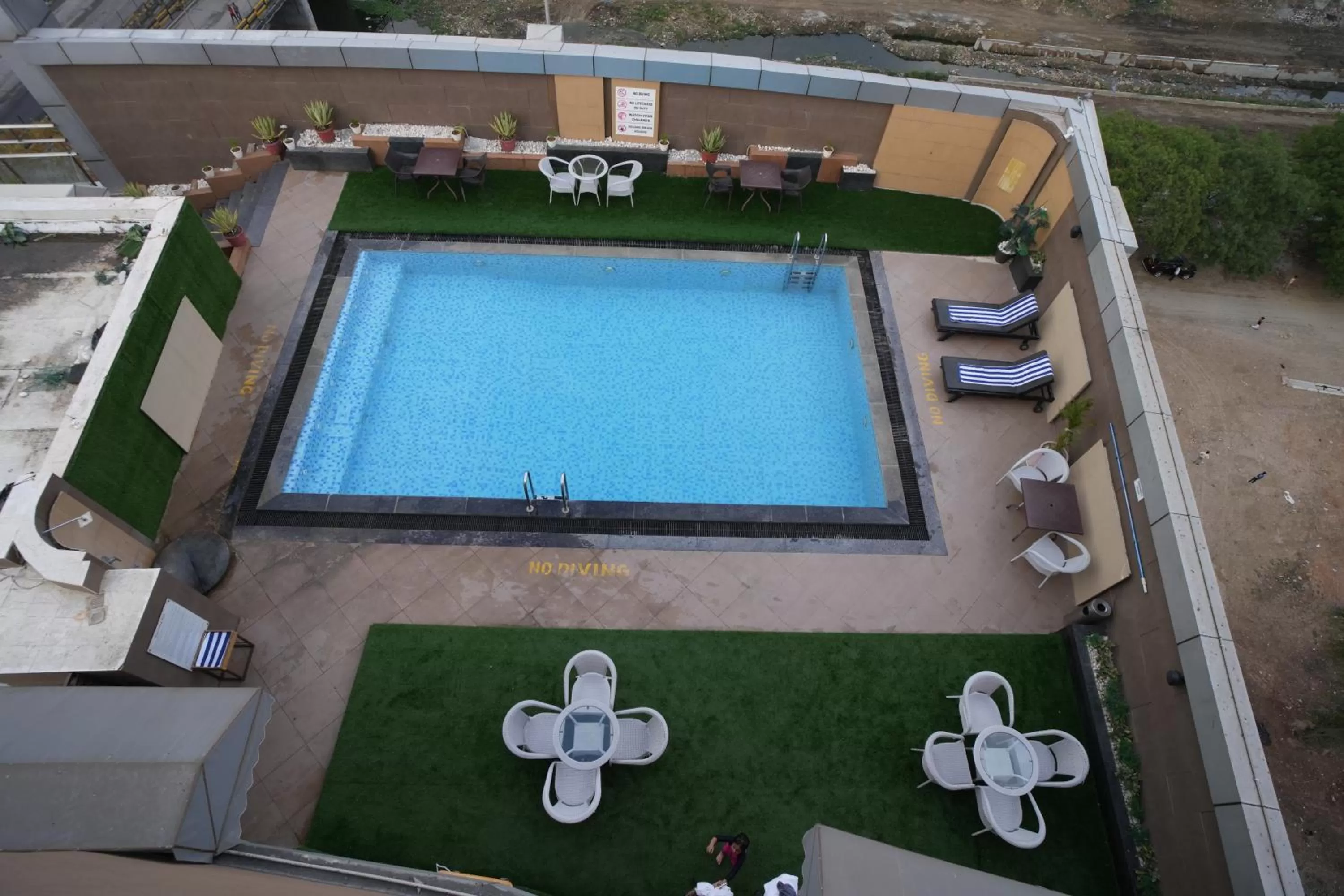 Swimming pool in Radisson Udaipur
