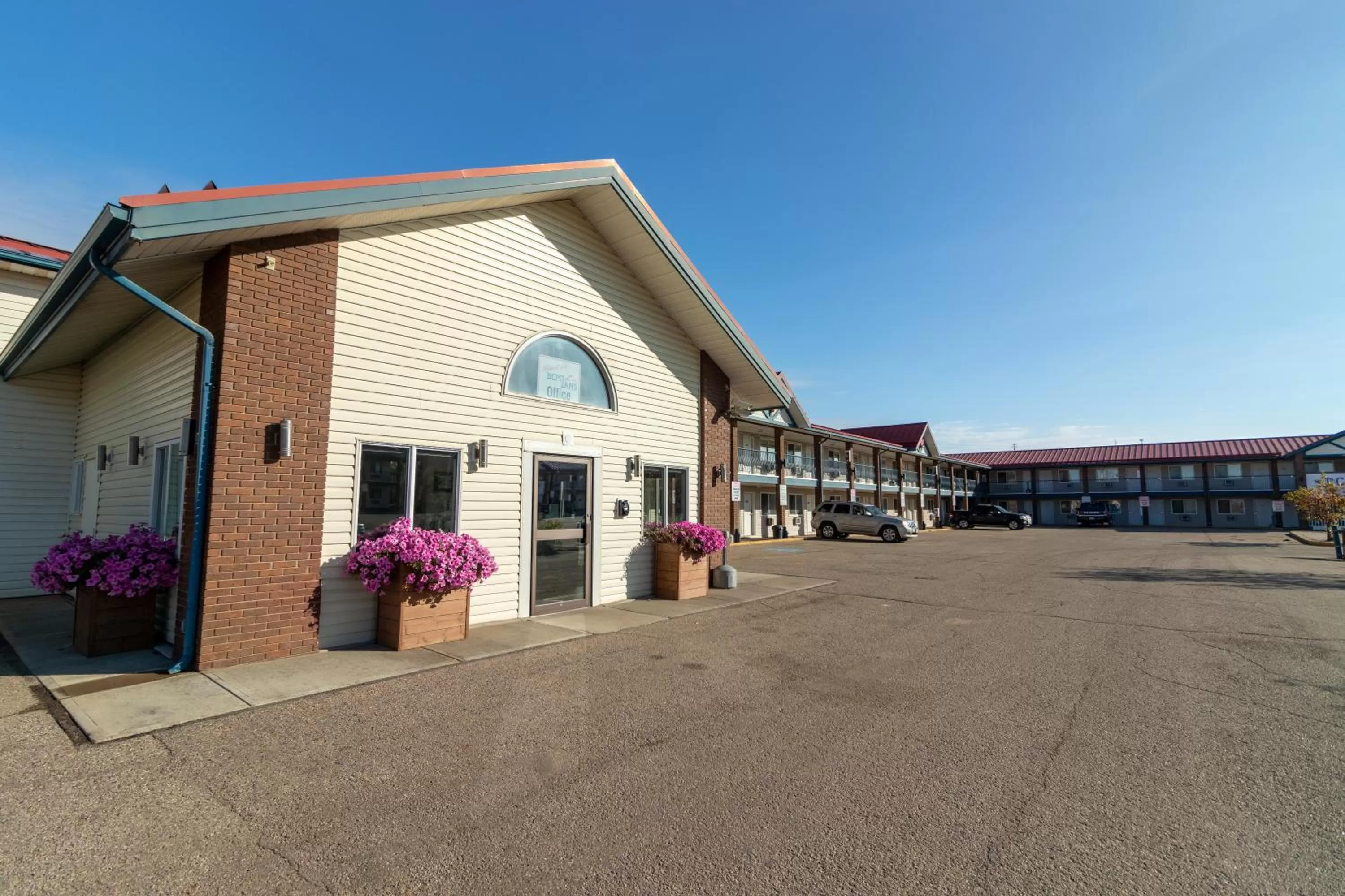 Facade/entrance in BCMInns - Fort McMurray - Rusty's