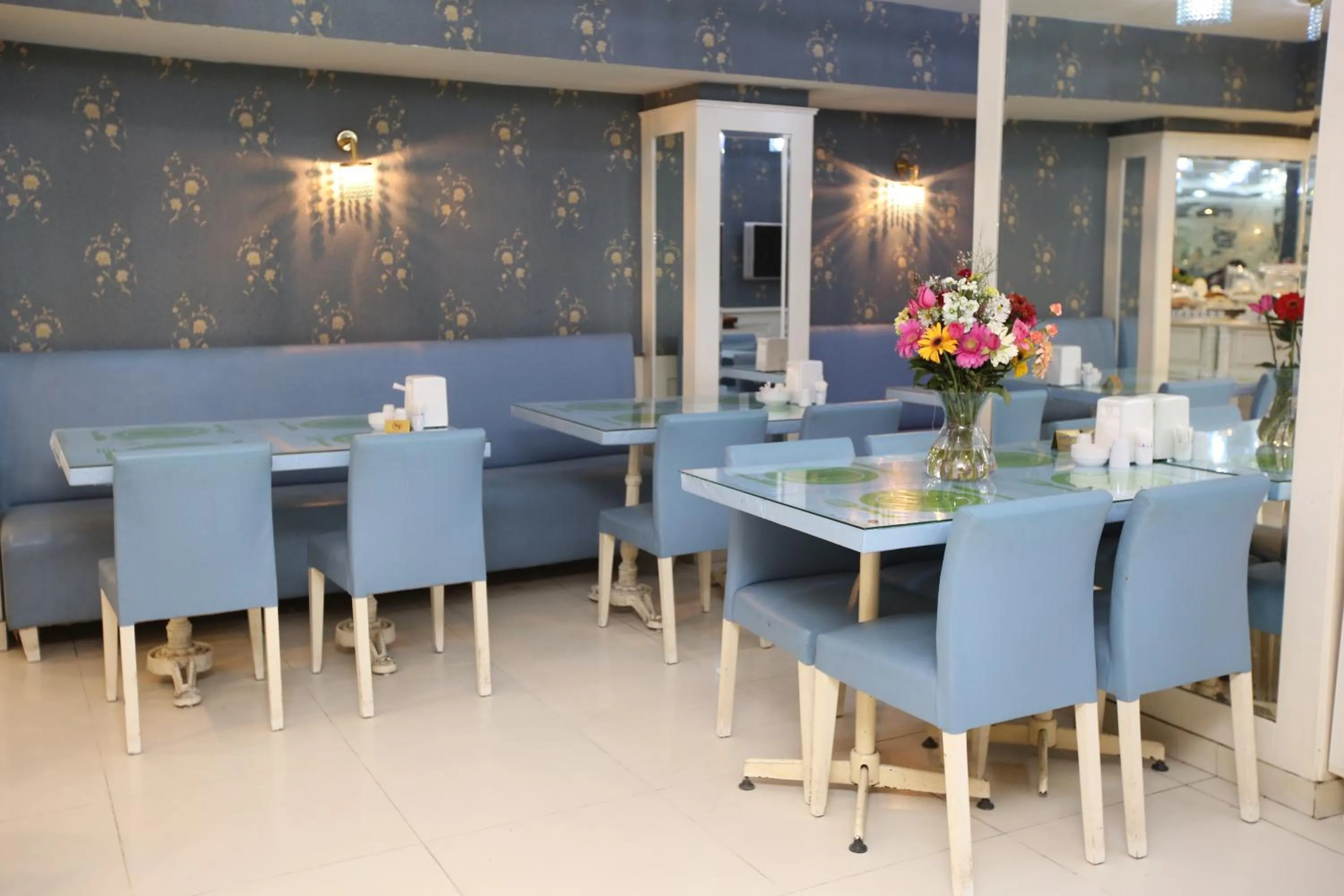 Restaurant/Places to Eat in Eterno Hotel