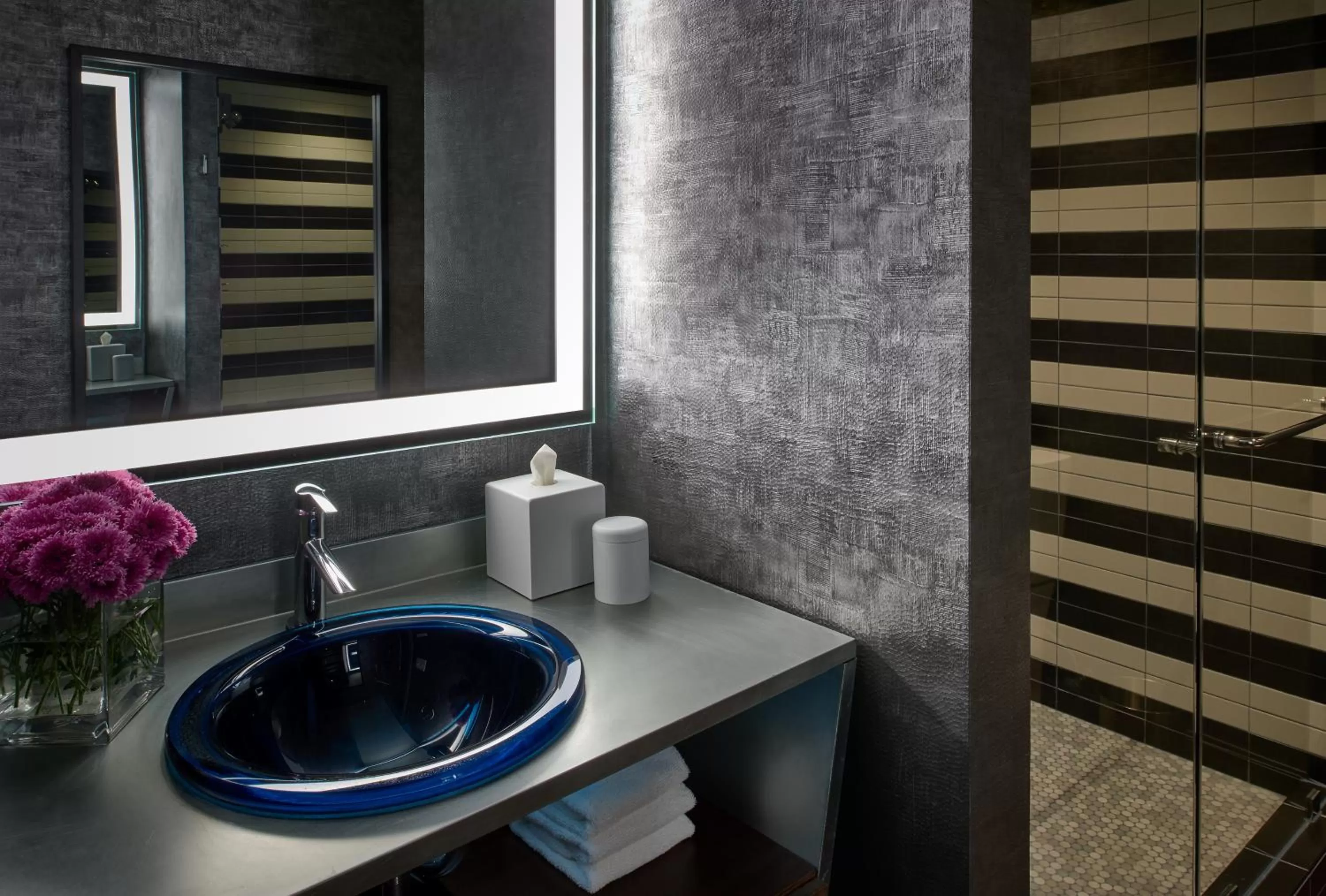 Shower in Hotel Zephyr San Francisco