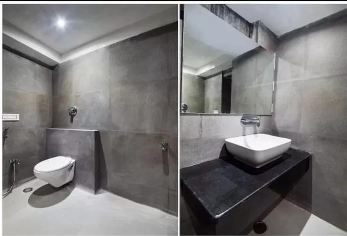 Shower in Hotel Rani Palace at Lake Fatehsagar