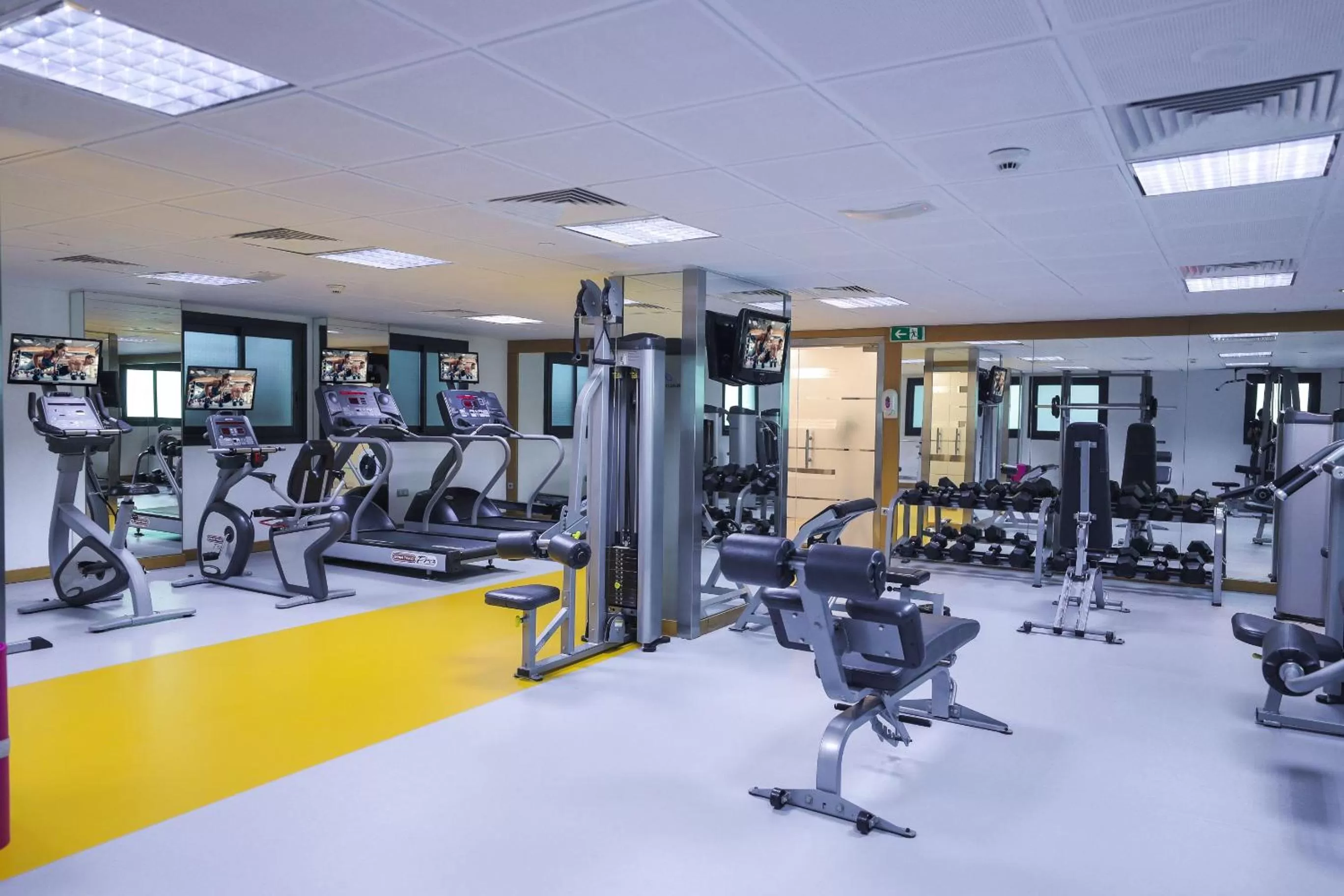 Fitness centre/facilities in Raouche Arjaan by Rotana