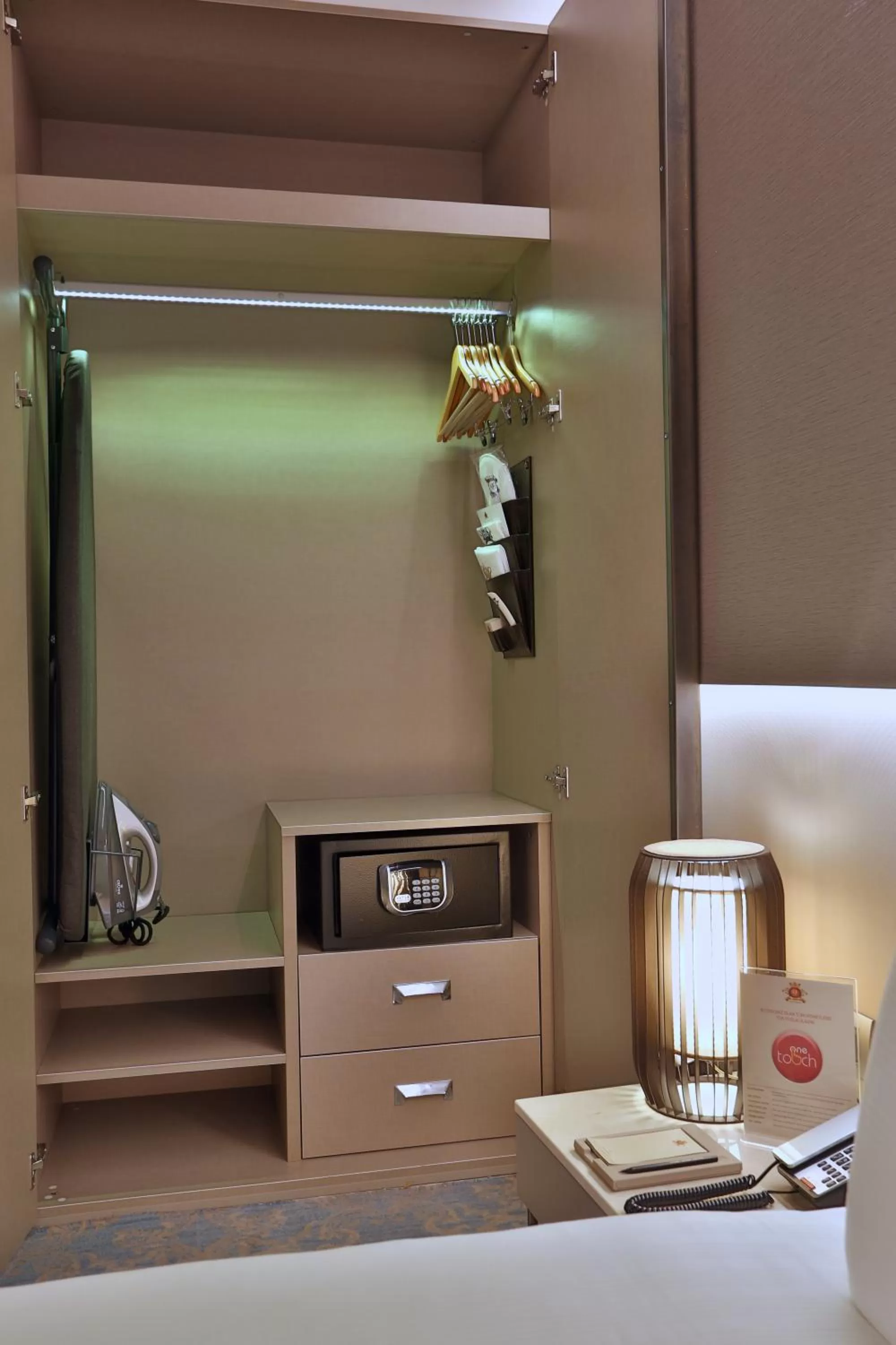 Decorative detail, Bed in Dosso Dossi Hotels & SPA Downtown