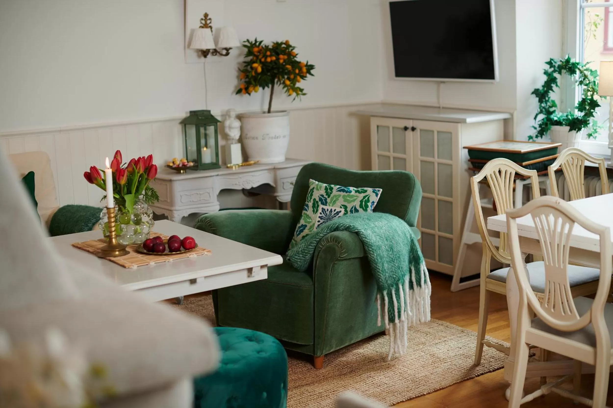 Communal lounge/ TV room in Hotell Bäckagården