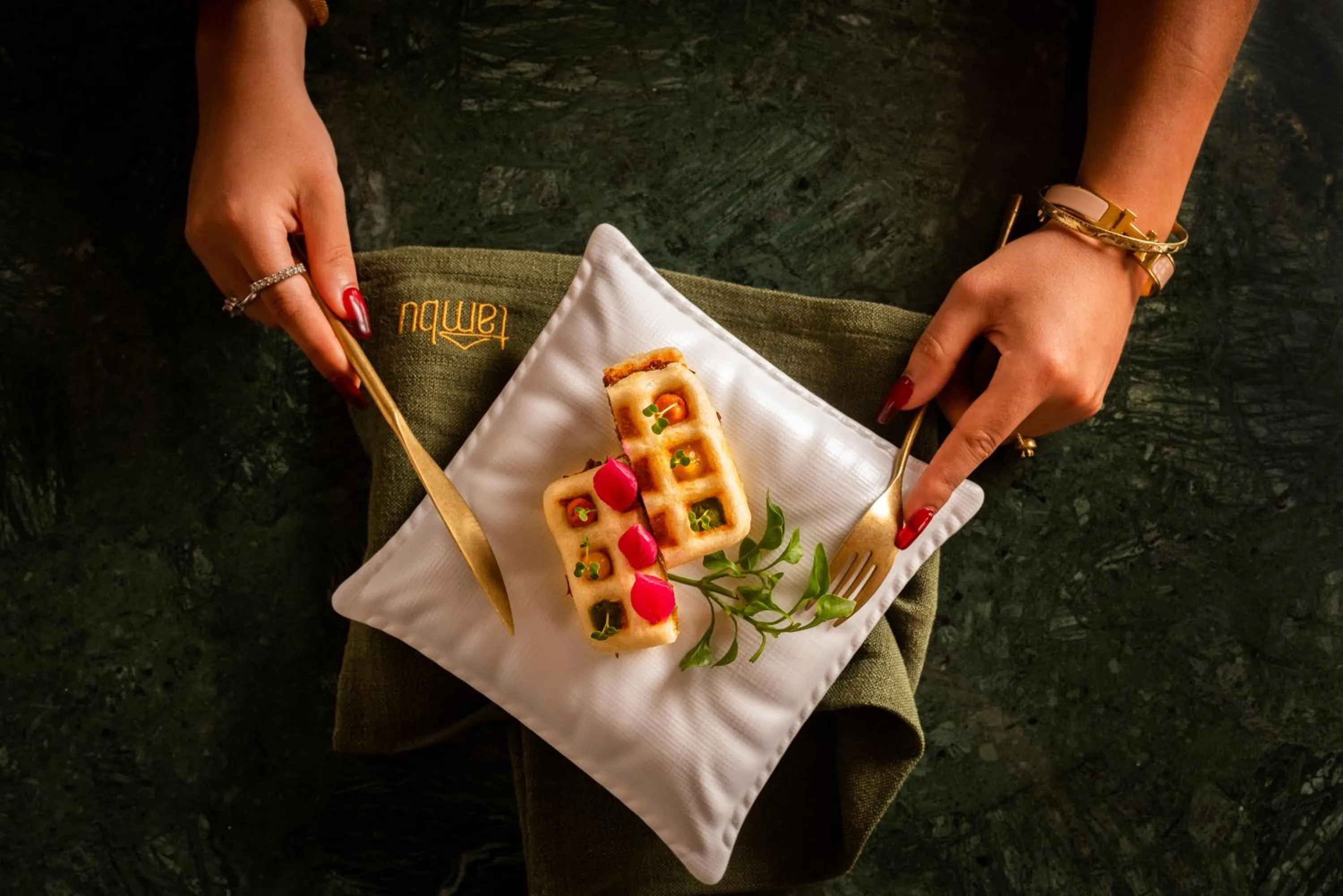 Restaurant/places to eat in Avista Hideaway Phuket Patong - MGallery