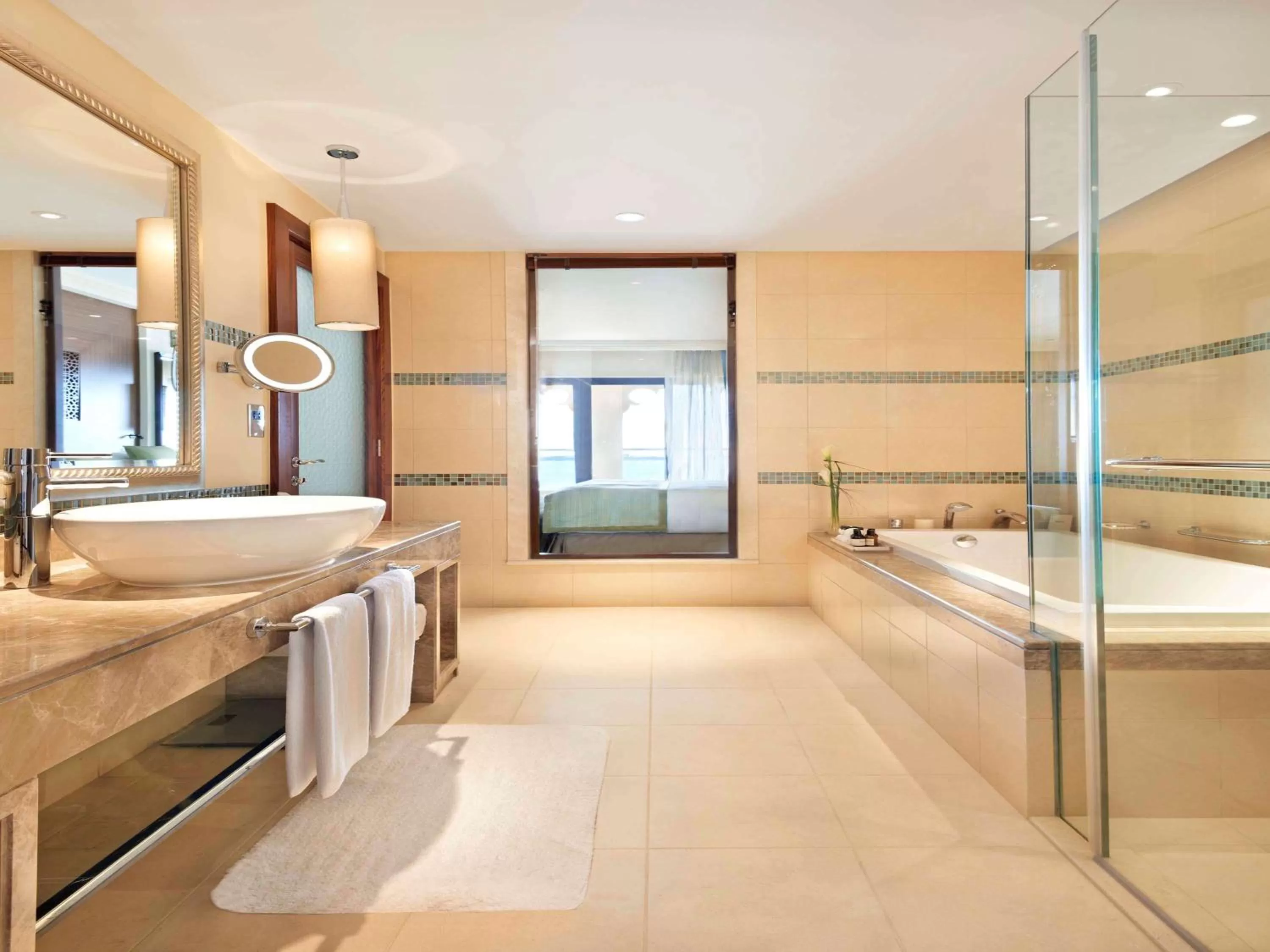 Photo of the whole room, Bed in Fairmont The Palm