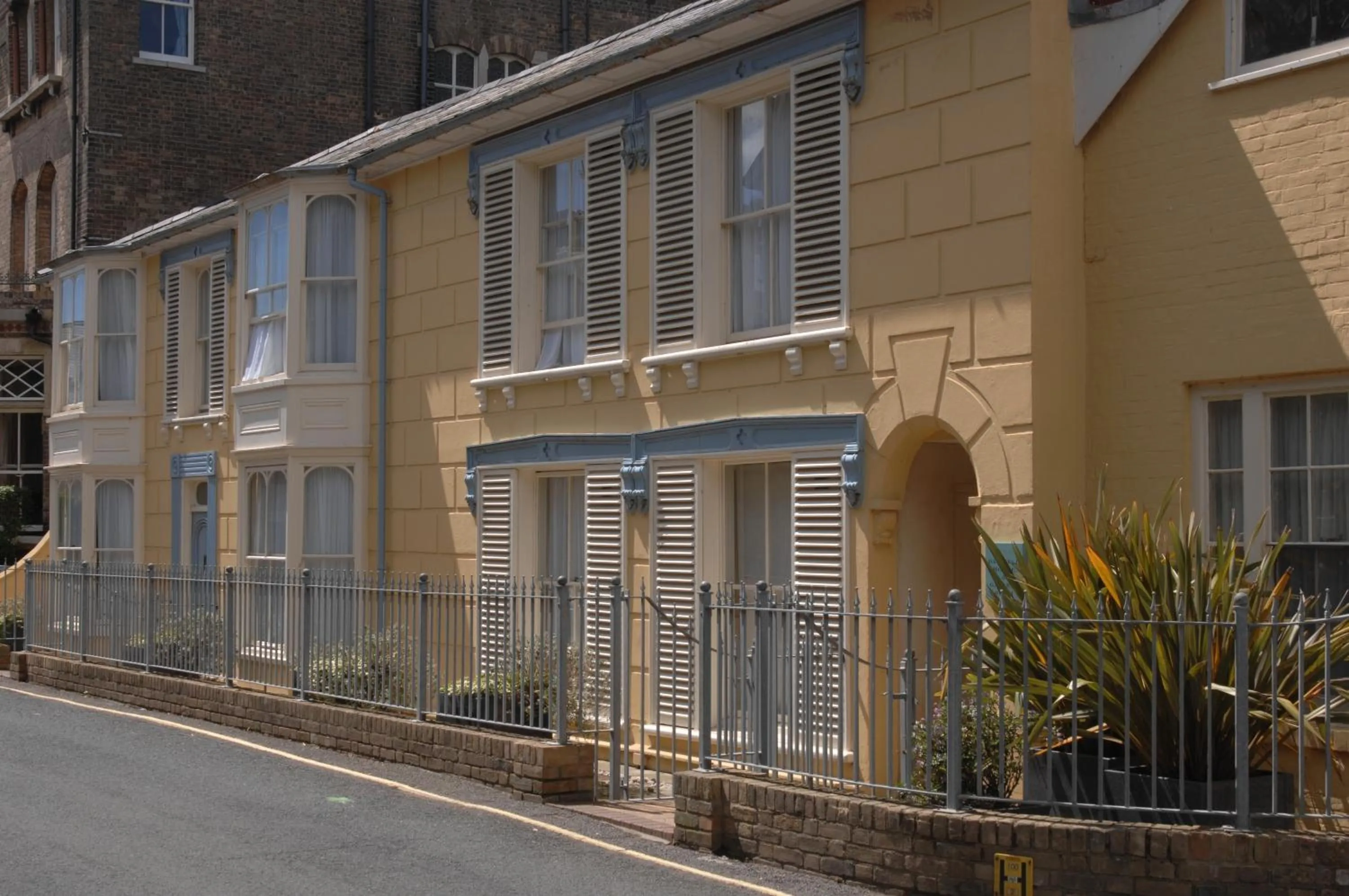 Facade/entrance in Wentworth Hotel