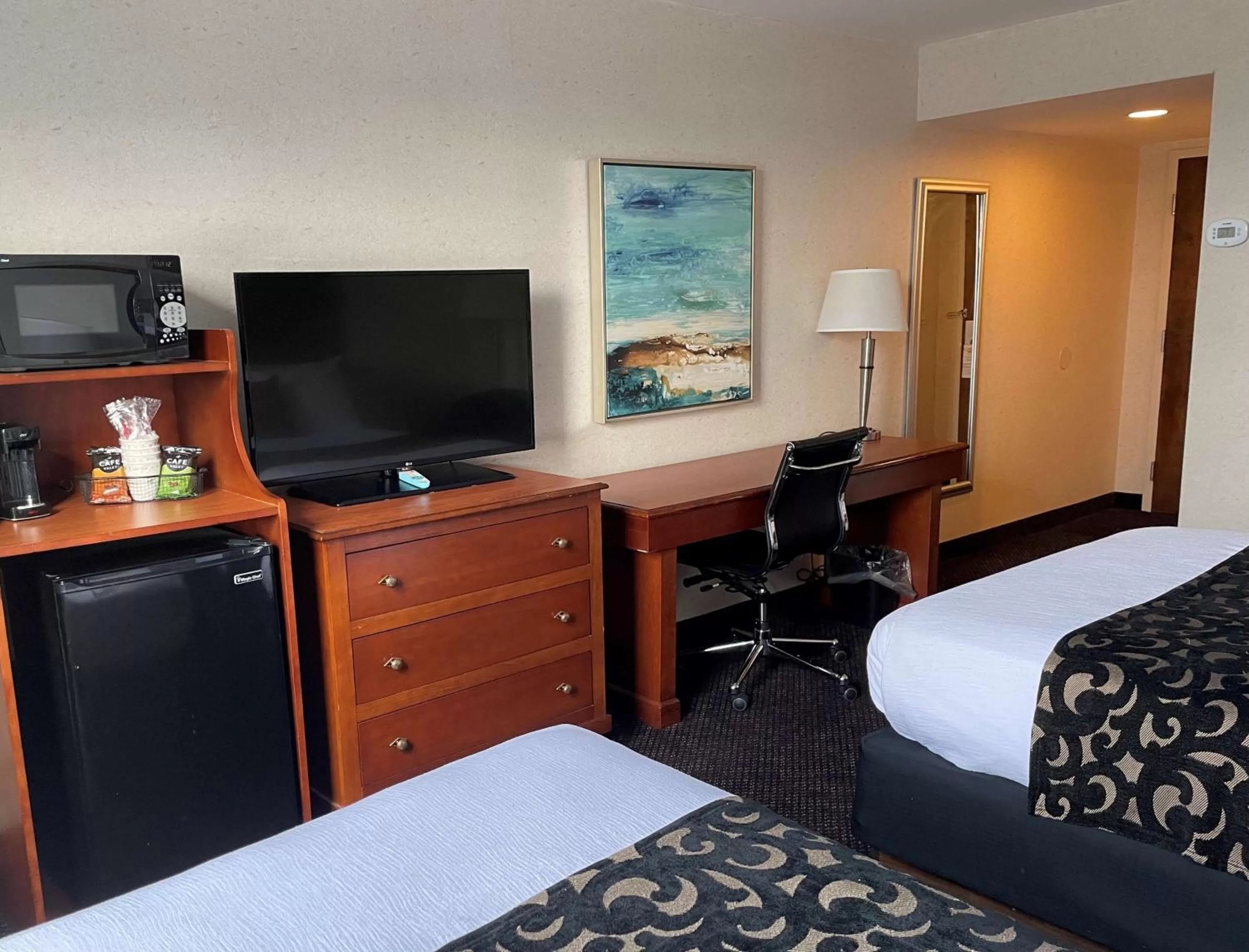 Photo of the whole room, Bed in Best Western Plus Waterville Grand Hotel