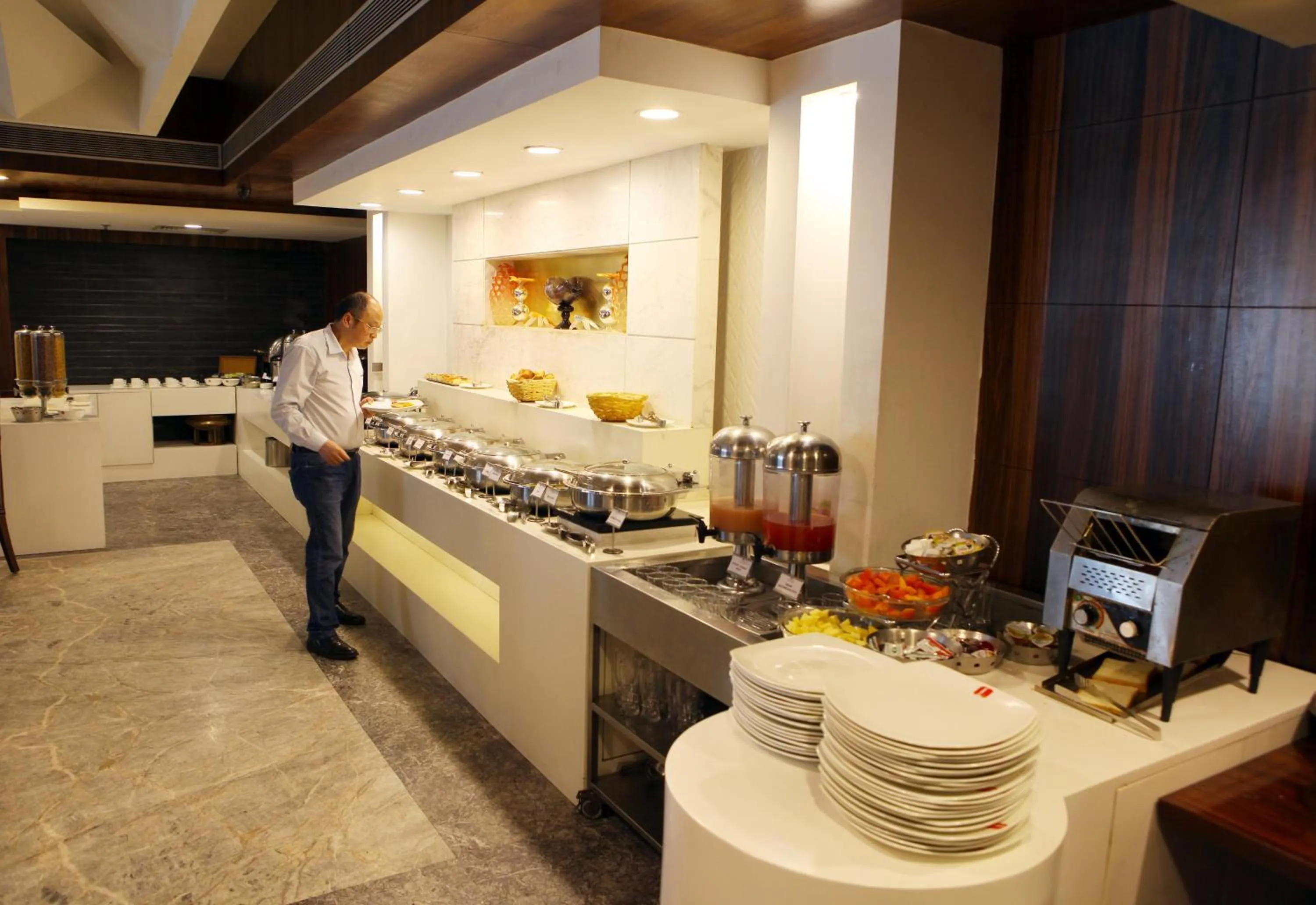 Restaurant/places to eat in Lords Plaza Surat