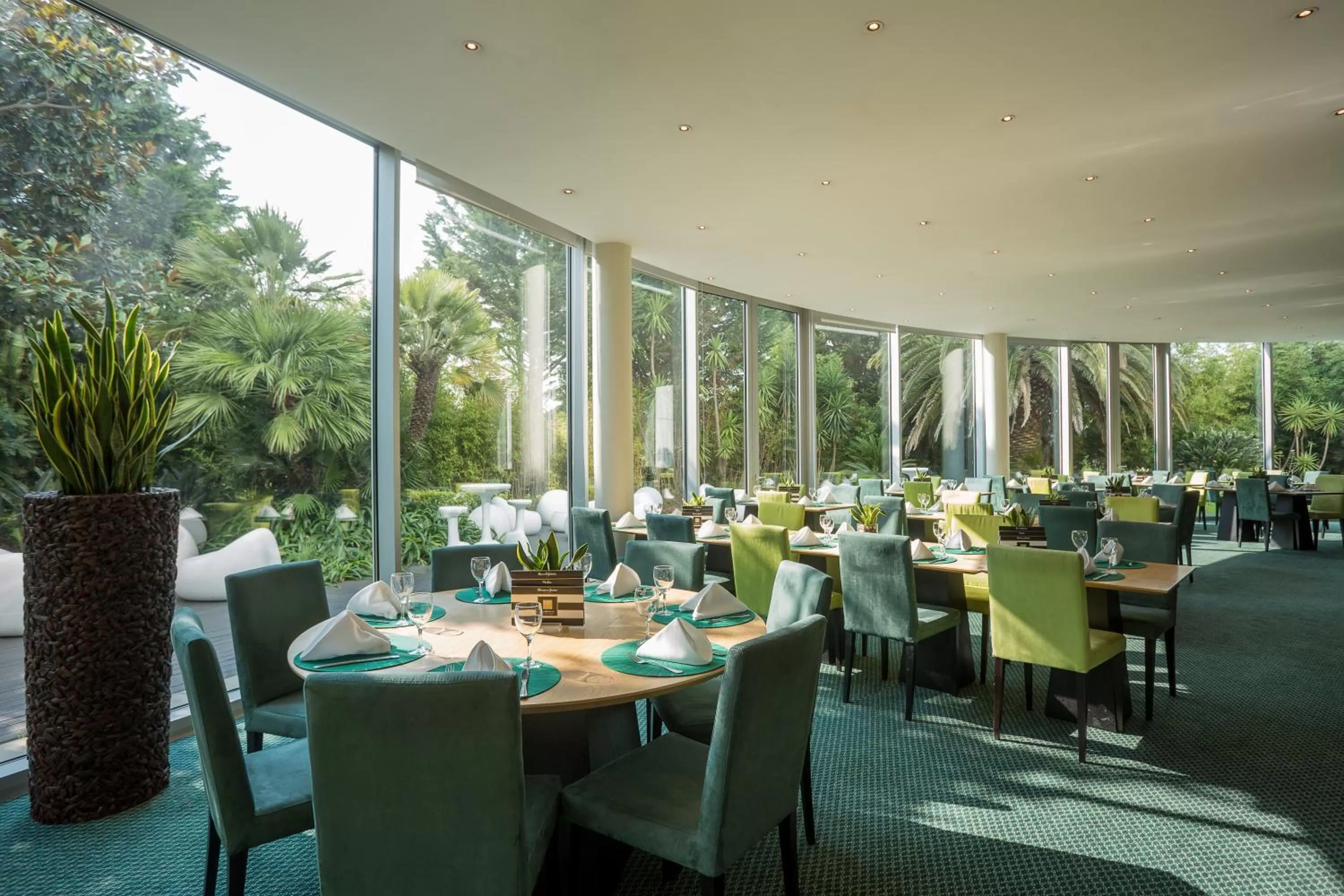 Restaurant/places to eat in HF Ipanema Park