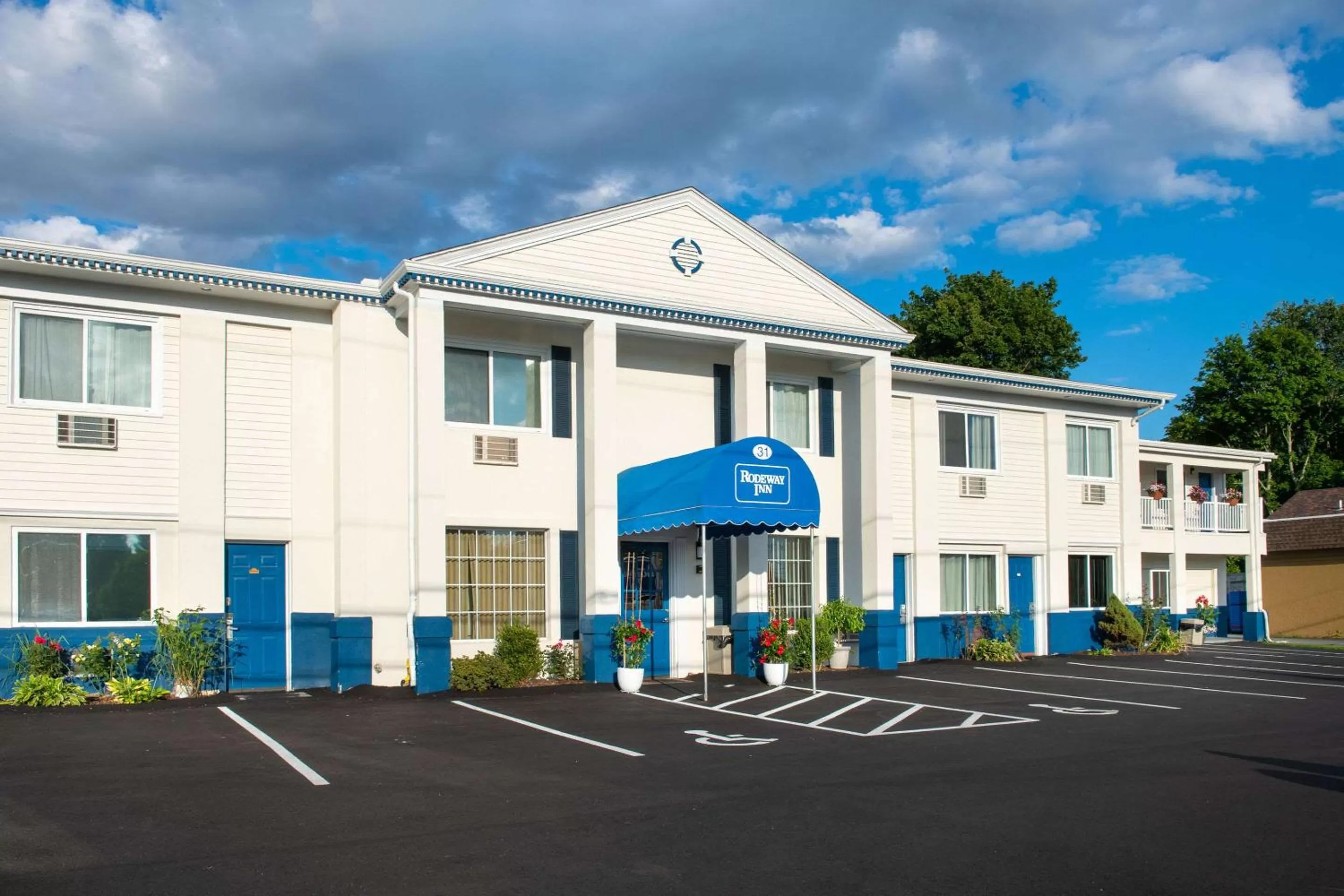 Property building in Rodeway Inn Middletown - Newport