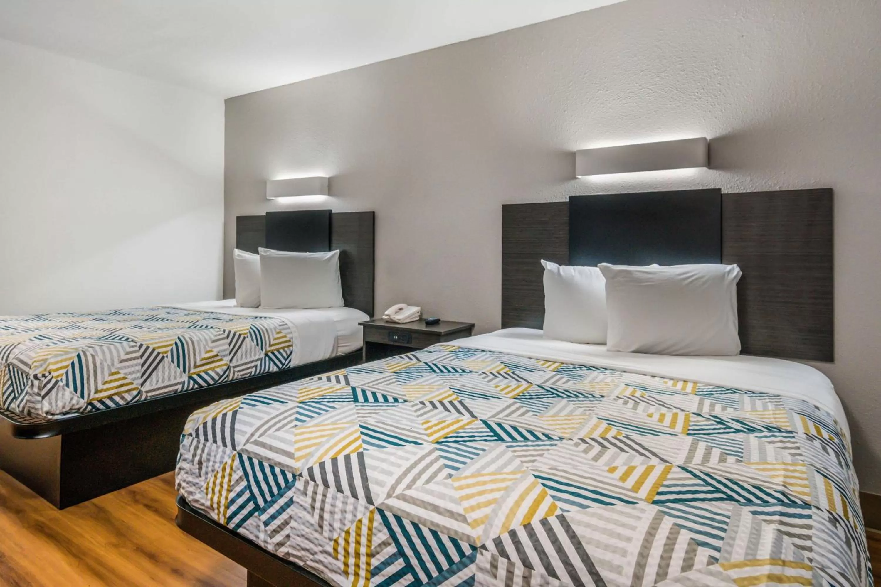 Photo of the whole room, Bed in Motel 6-Irving, TX - Dallas