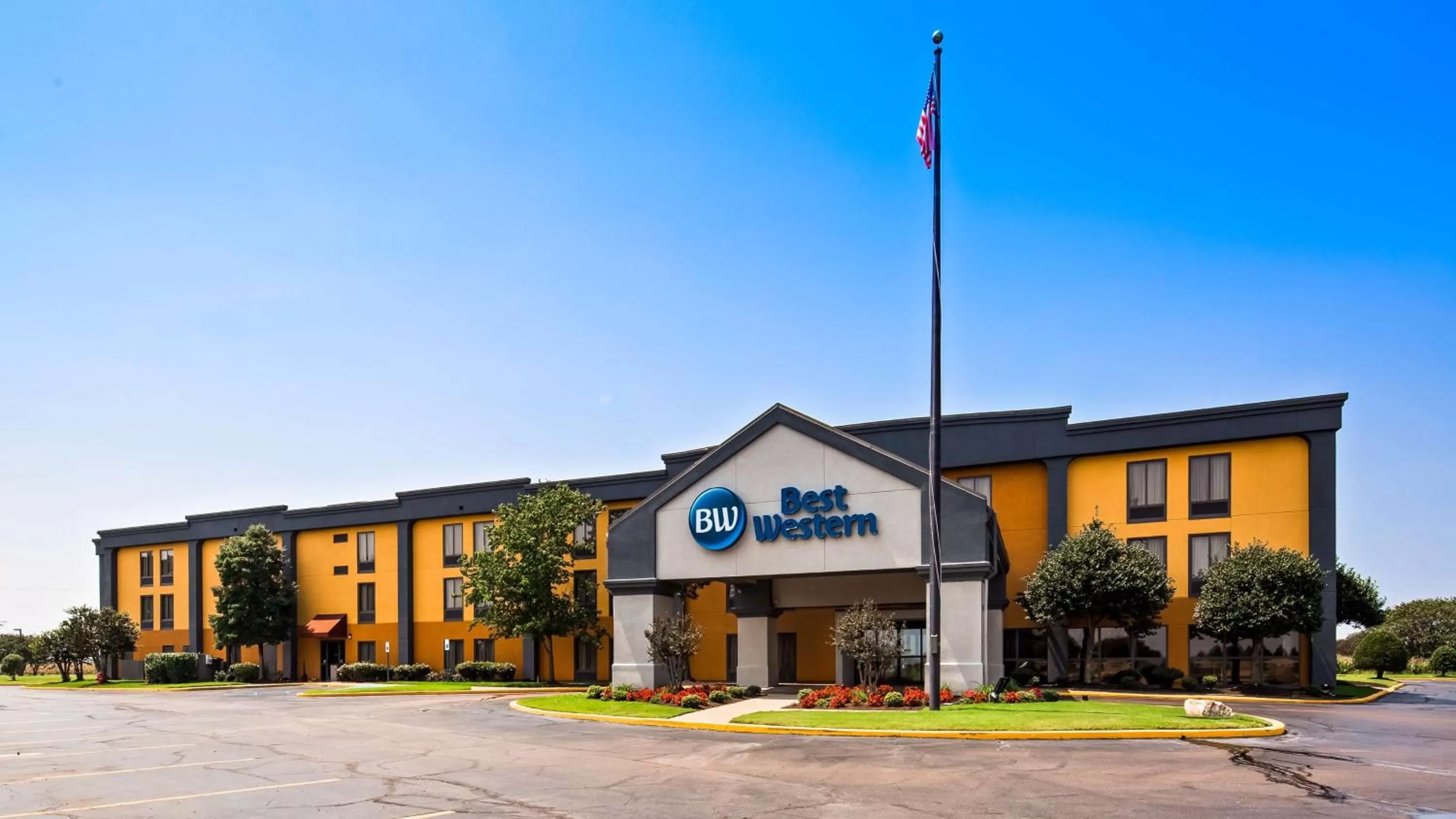 Property building in SureStay Hotel by Best Western Robinsonville Tunica