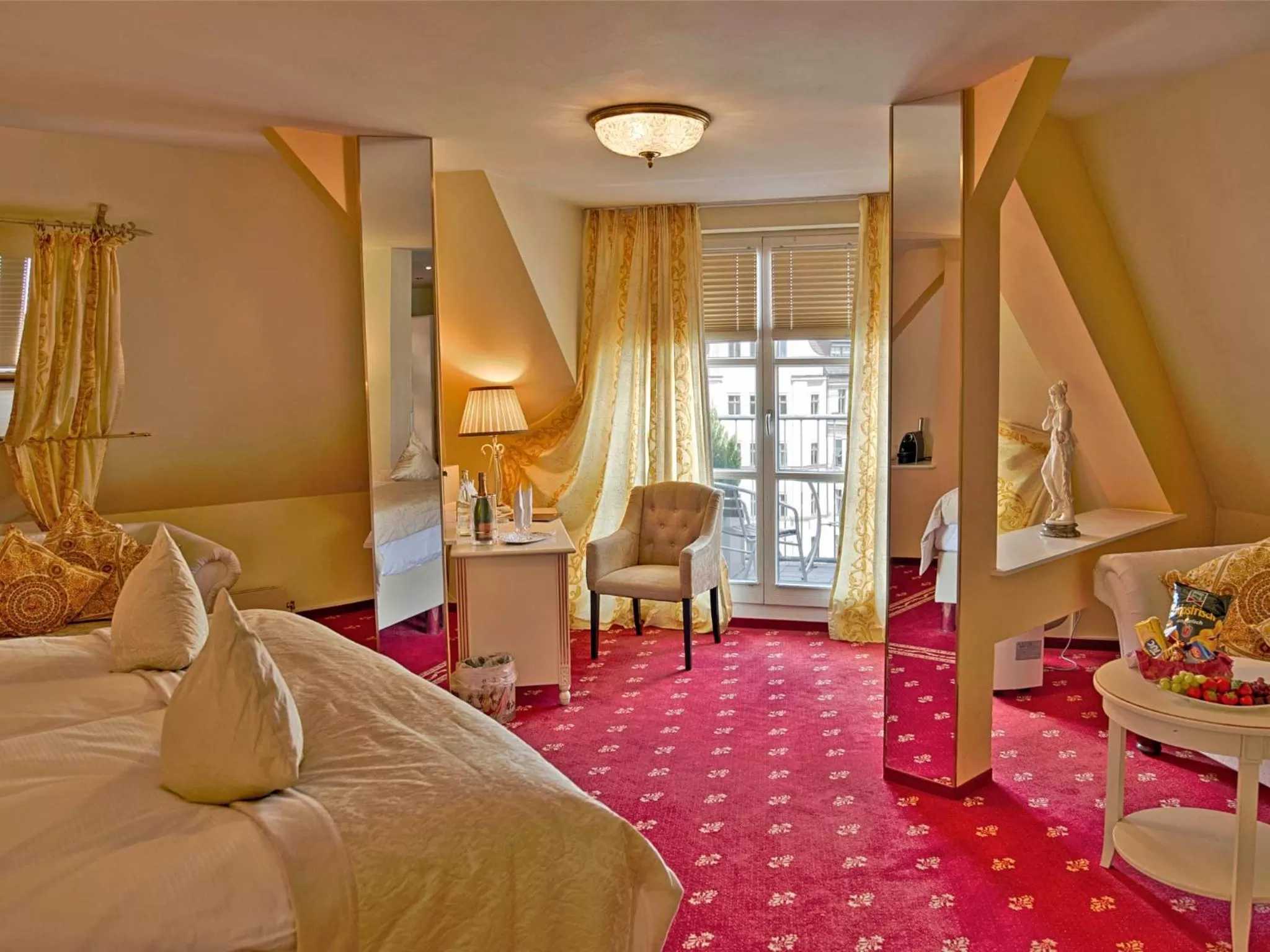 Photo of the whole room, Bed in Hotel Augusta Am Kurfürstendamm