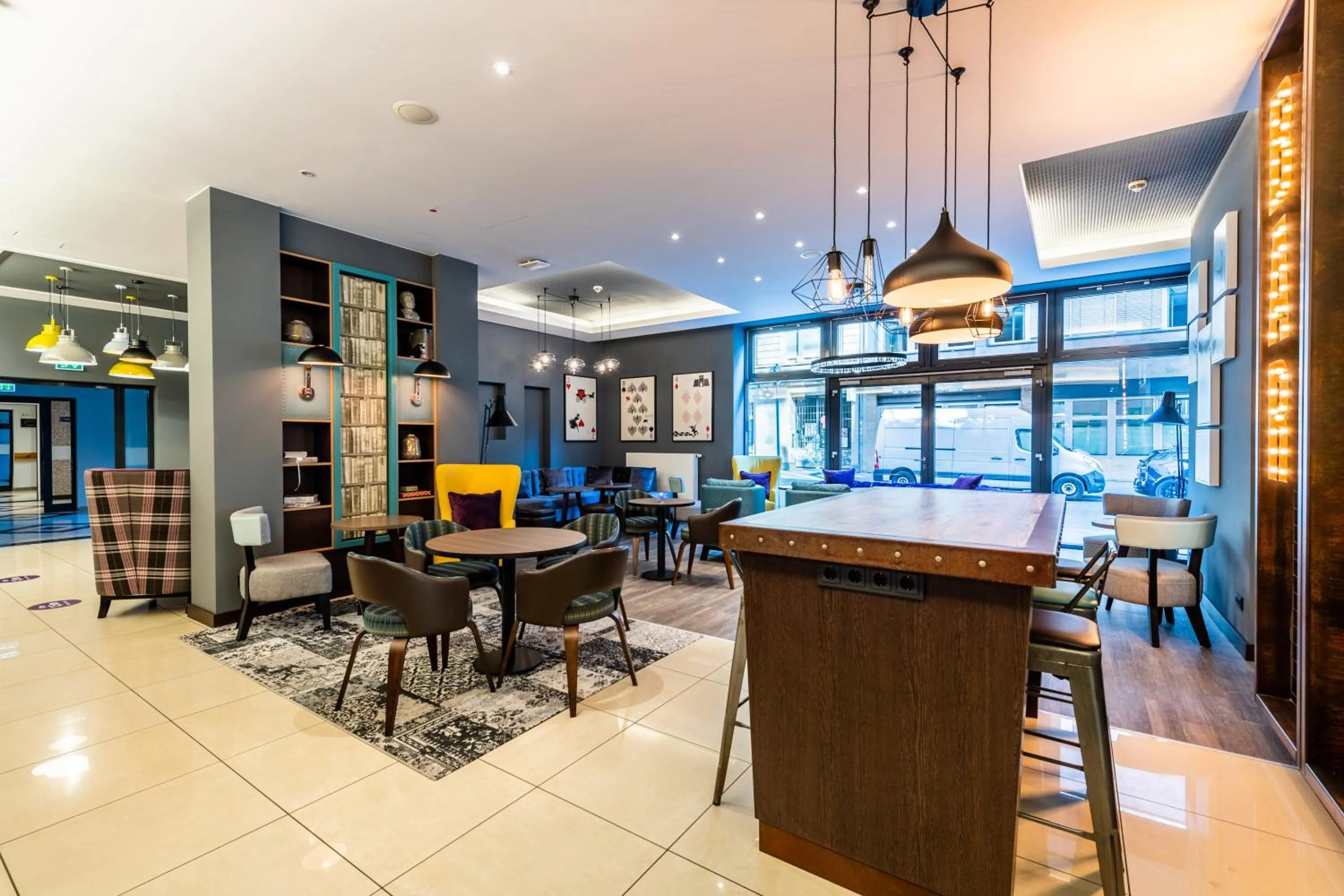 Restaurant/places to eat, Lounge/Bar in Holiday Inn Express Frankfurt City Hauptbahnhof