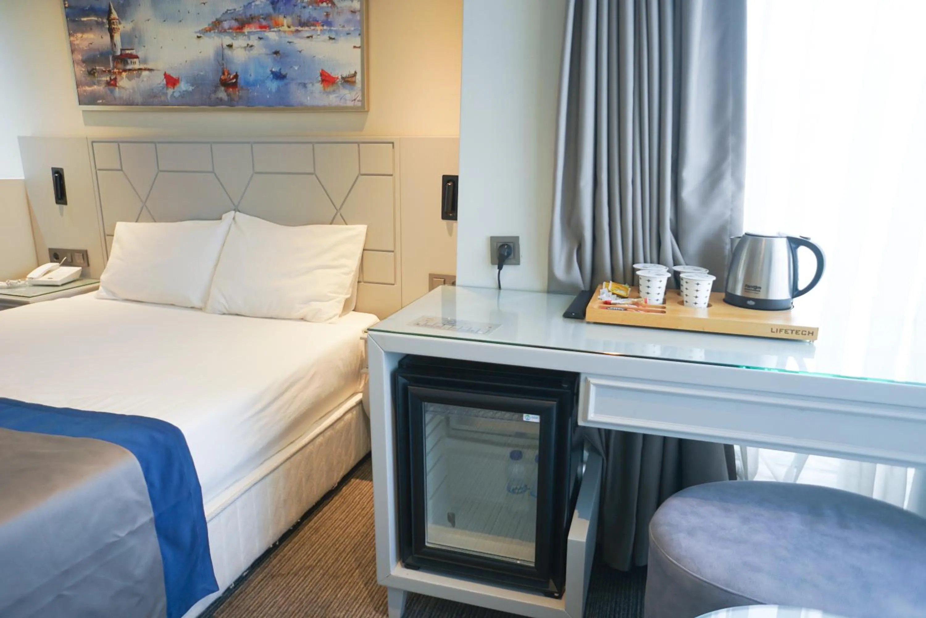 Coffee/tea facilities, Bed in Triada Hotel Taksim - Special Category