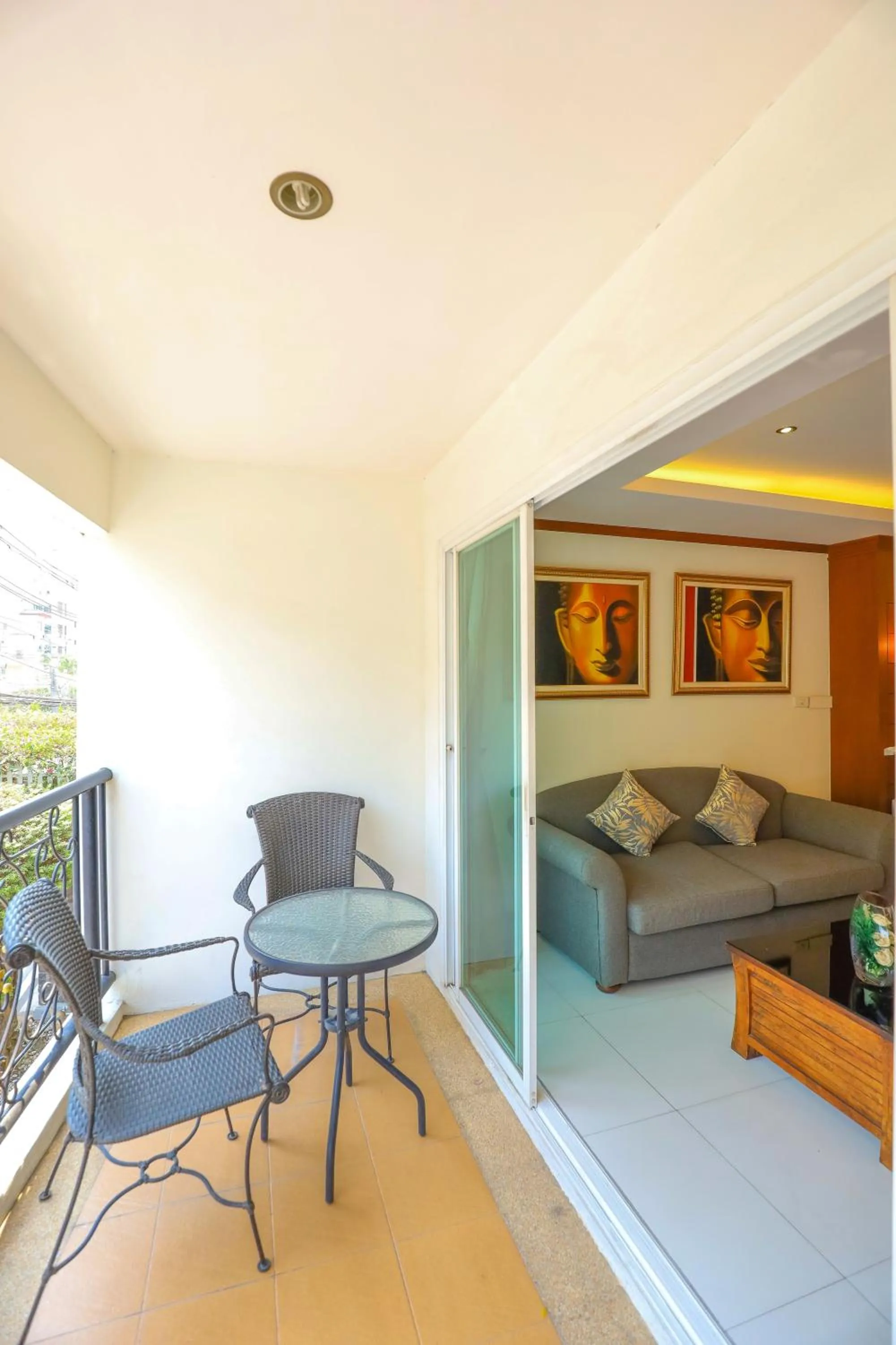 Patio, Bed in Tara Court Hotel