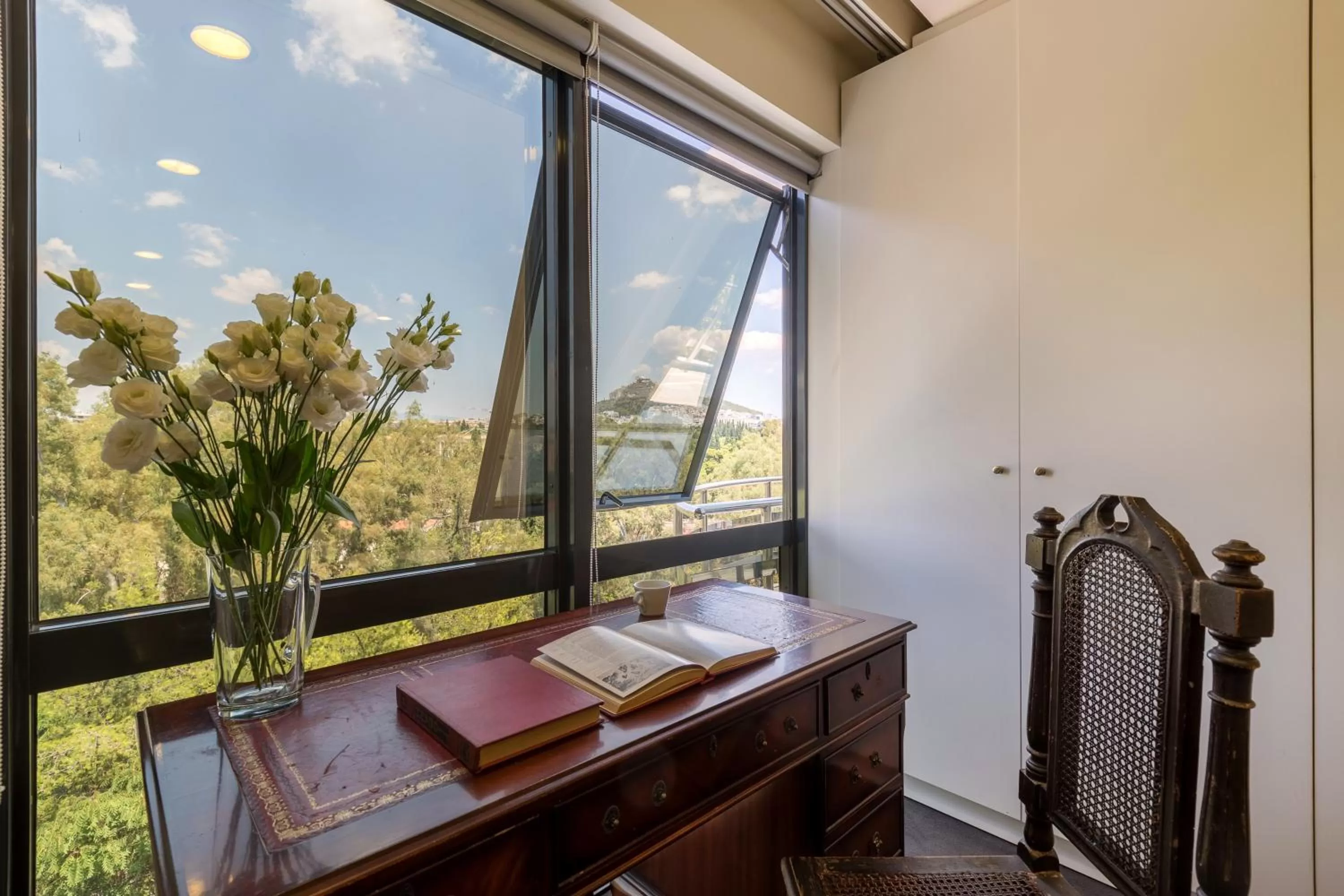 hair dresser in Arditou Akropolis Apartments-Suites