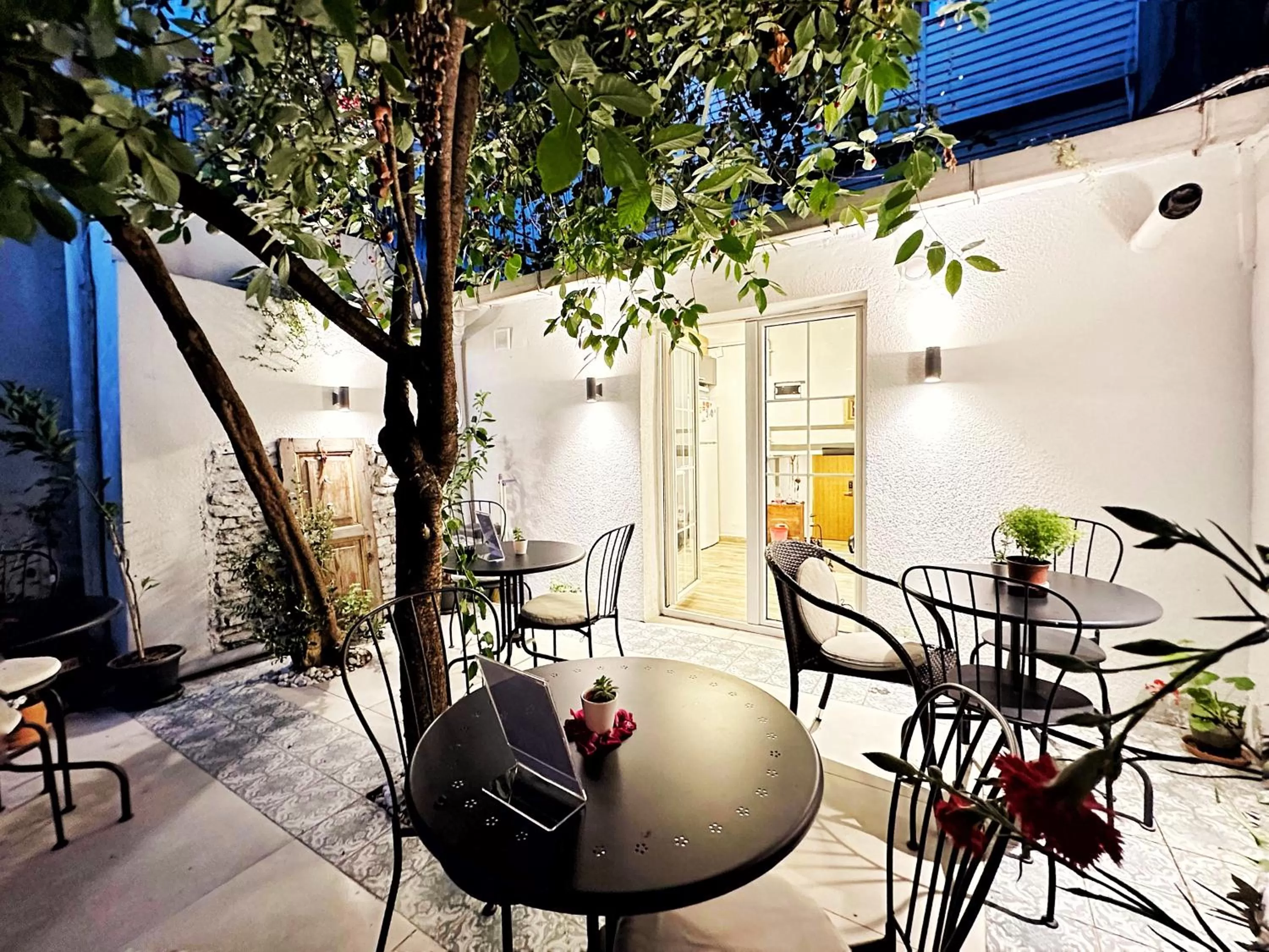 Patio in Sultan Pier Hotel