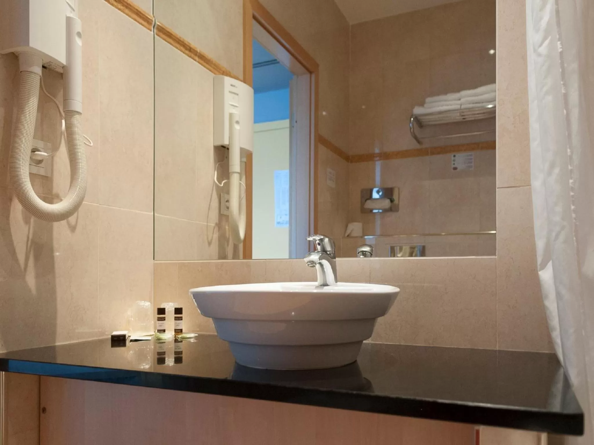 Bathroom in Hotel Tristar