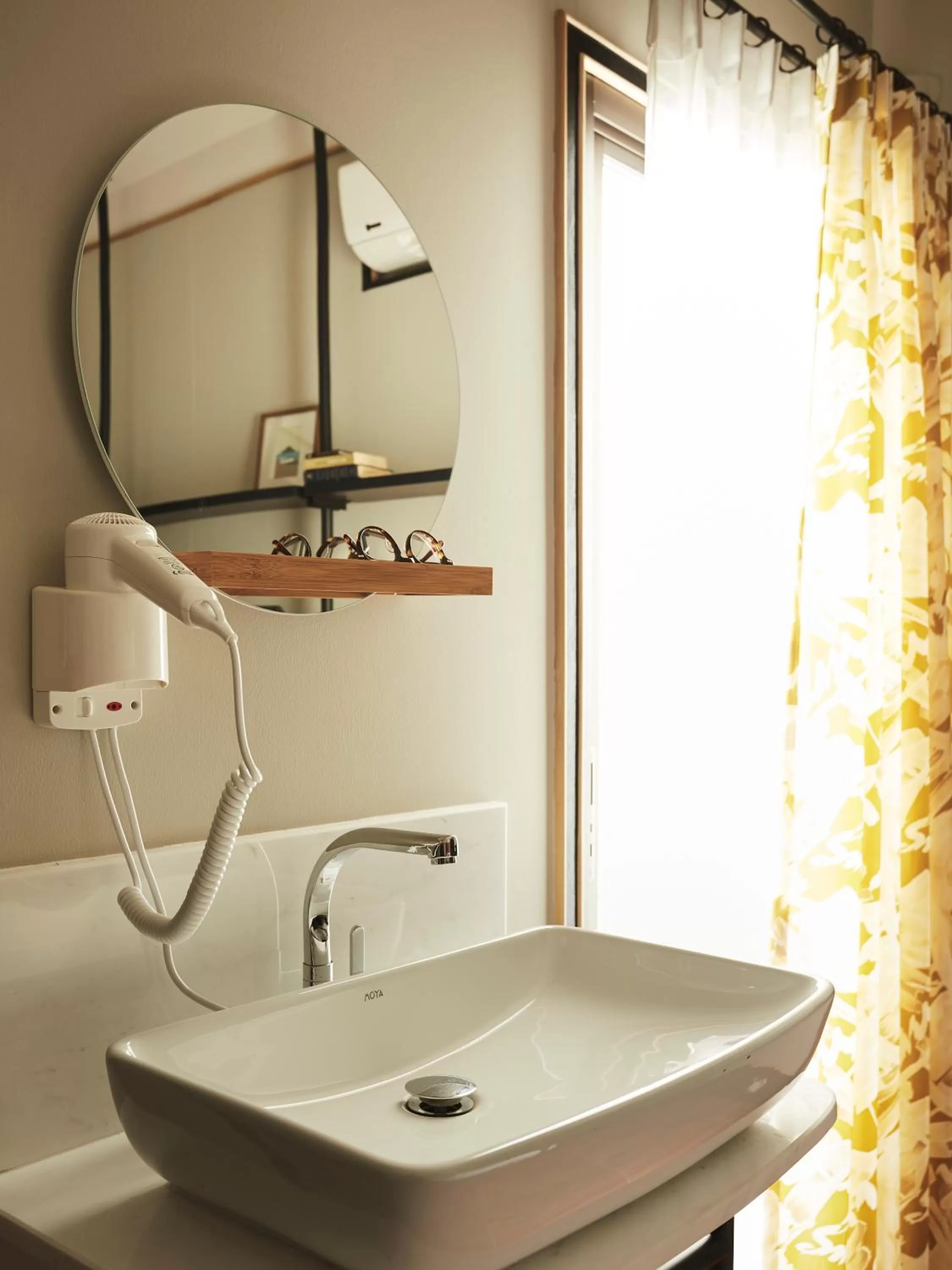 Shower in Josh Hotel