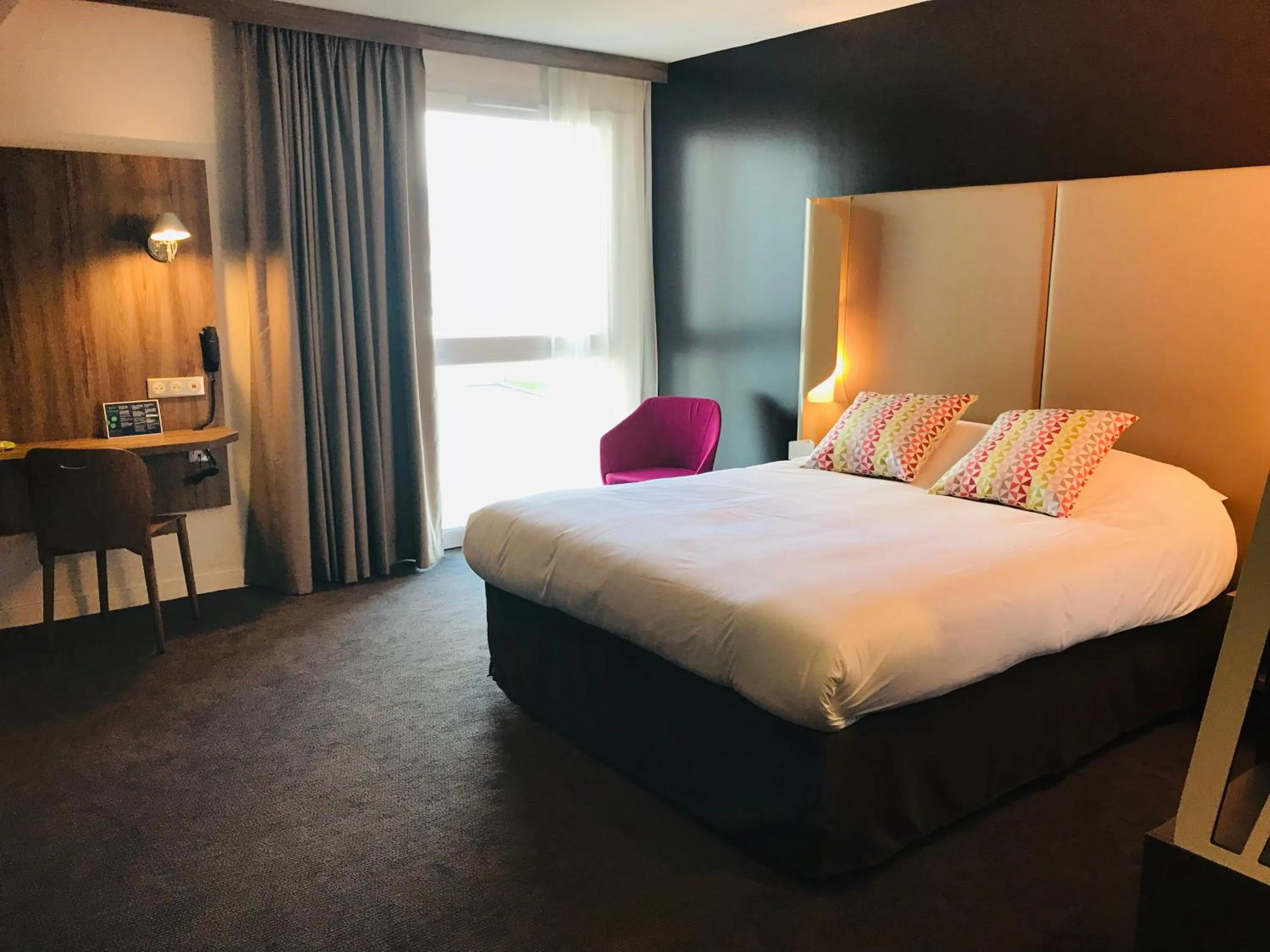 Bedroom, Bed in Campanile Annemasse Est Findrol CHAL