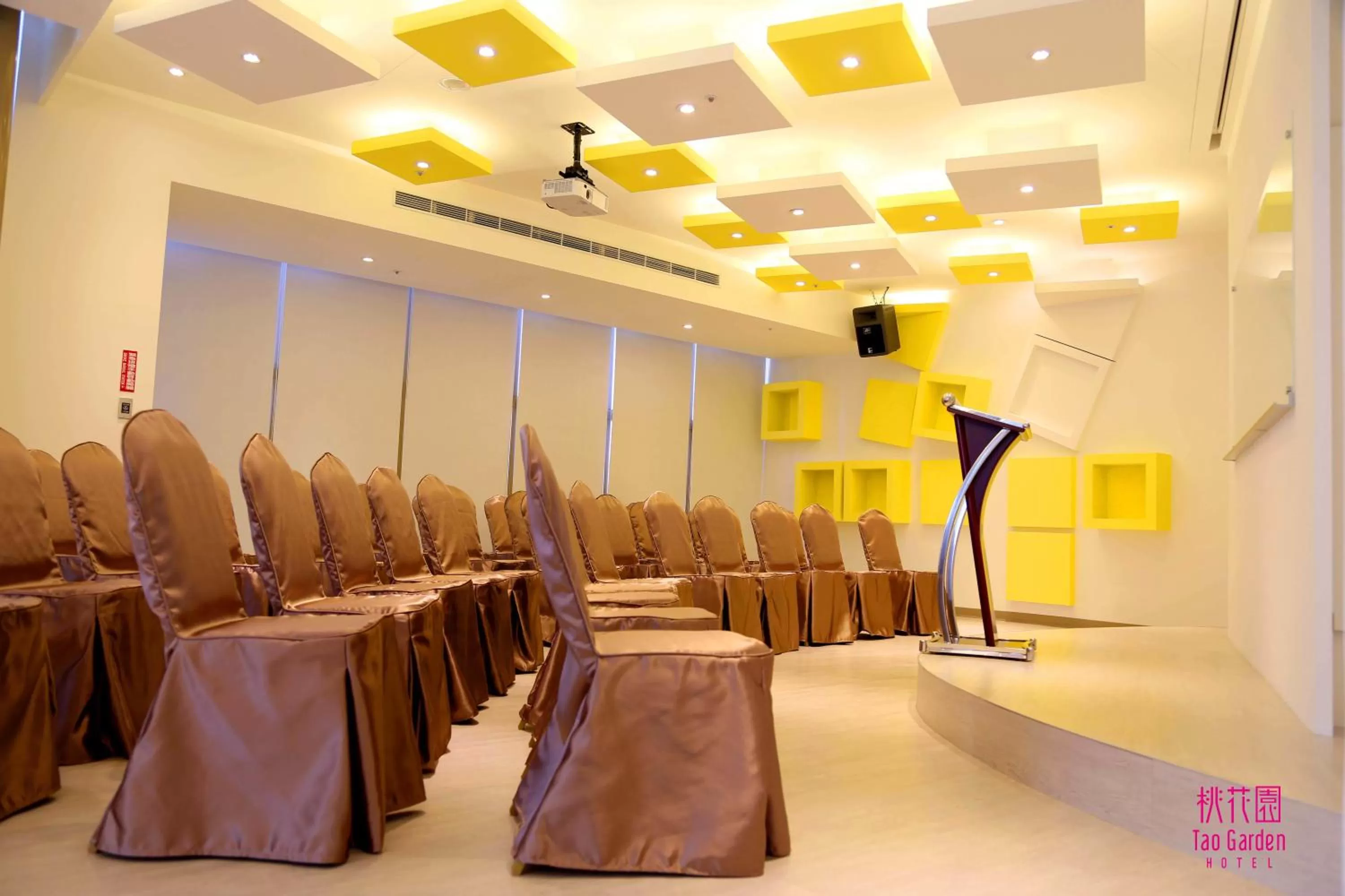 Business facilities in Tao Garden Hotel