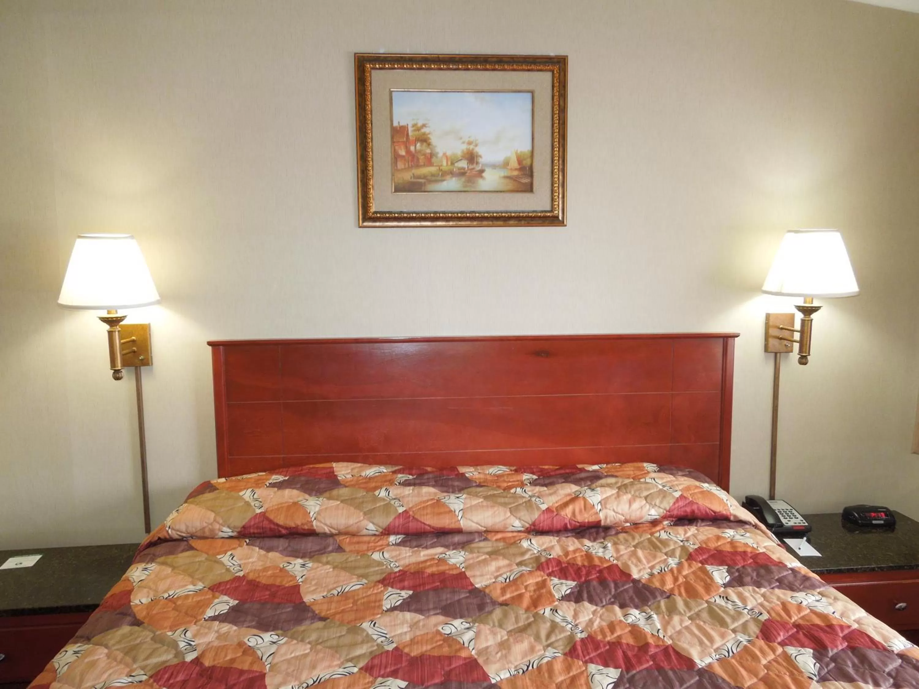 King Room - Smoking  in Rodeway Inn MacArthur Airport