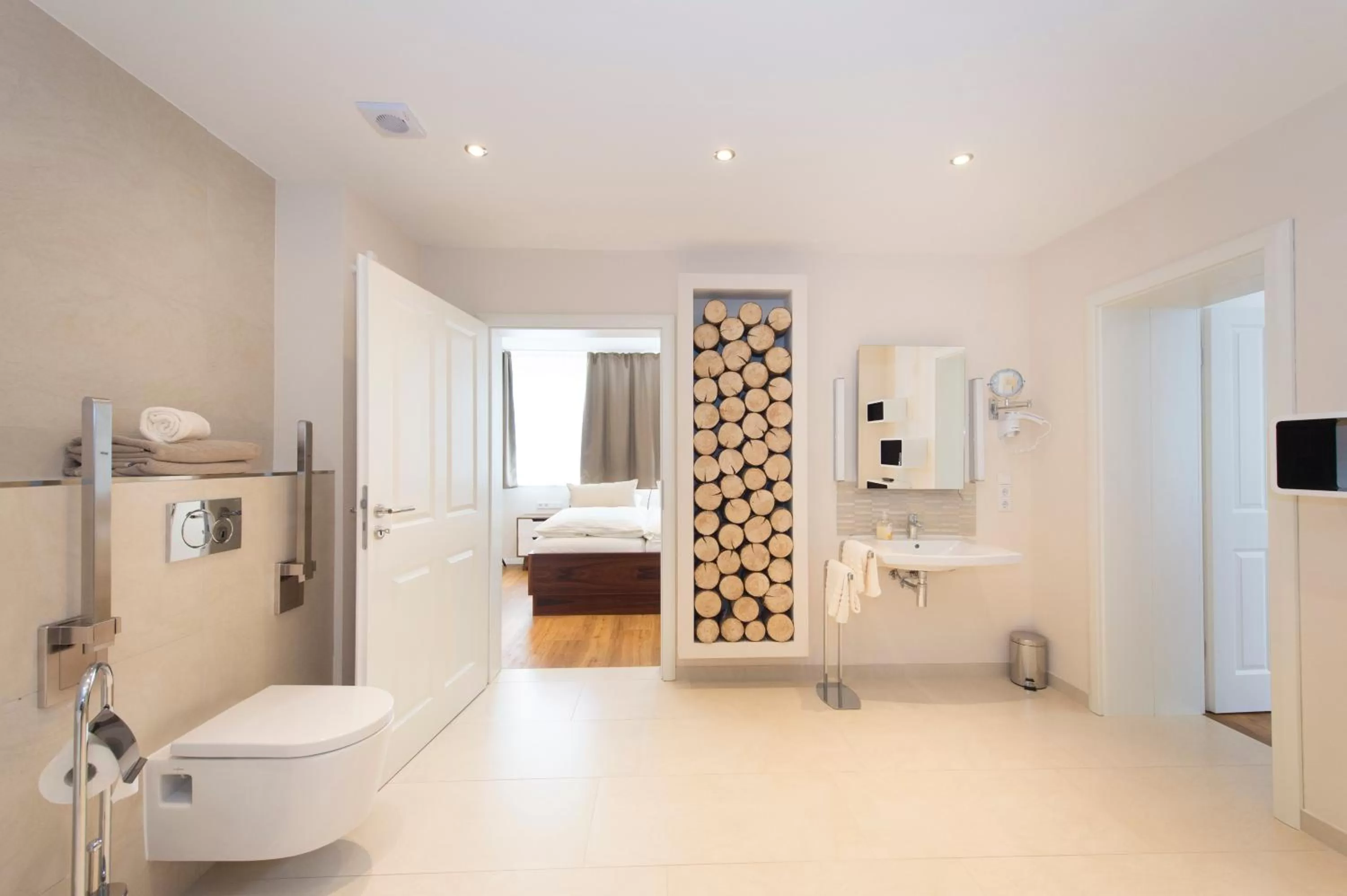 Bathroom, Bed in Hotel Storck