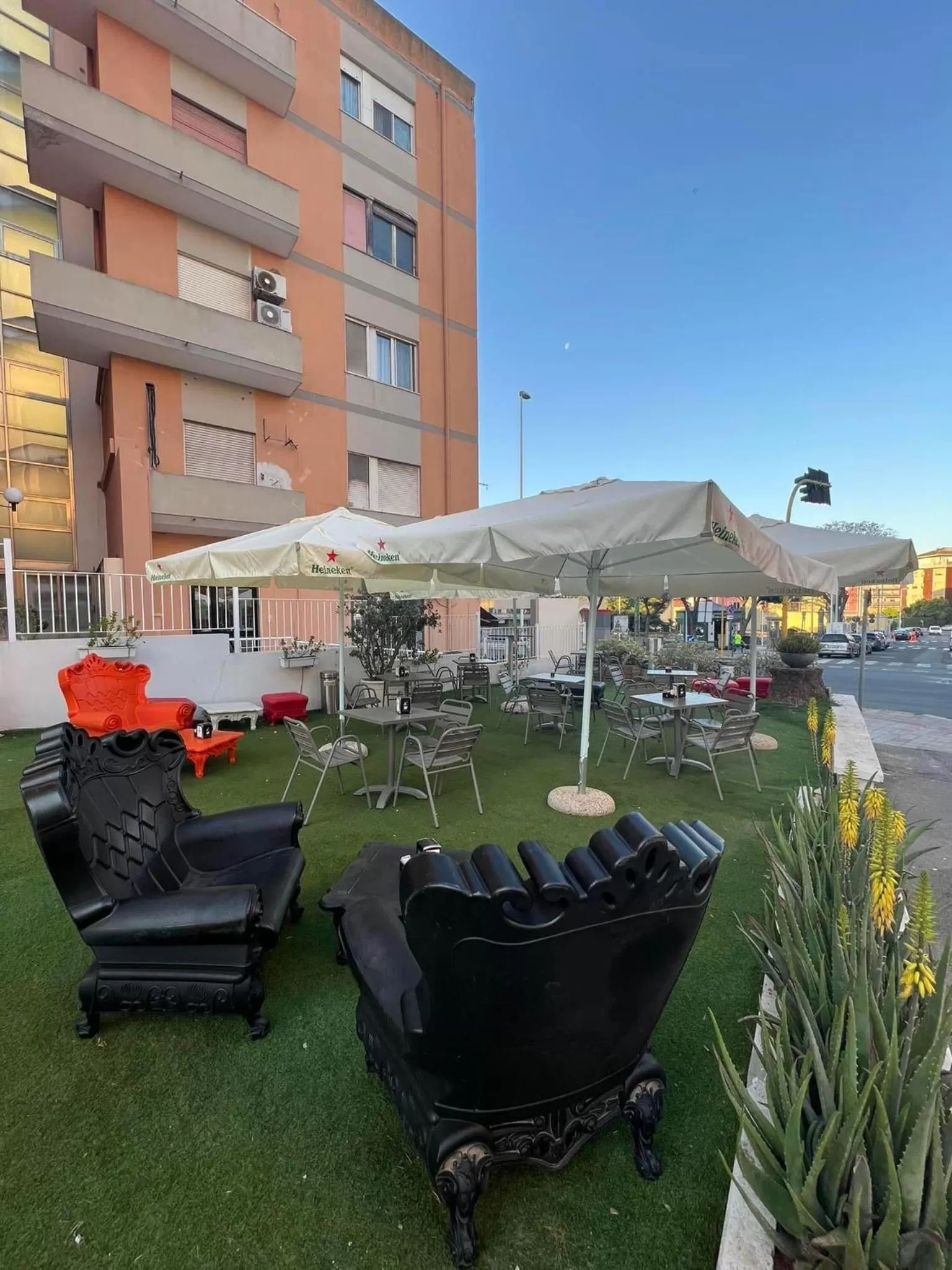 Lounge or bar in B&B Fashion style