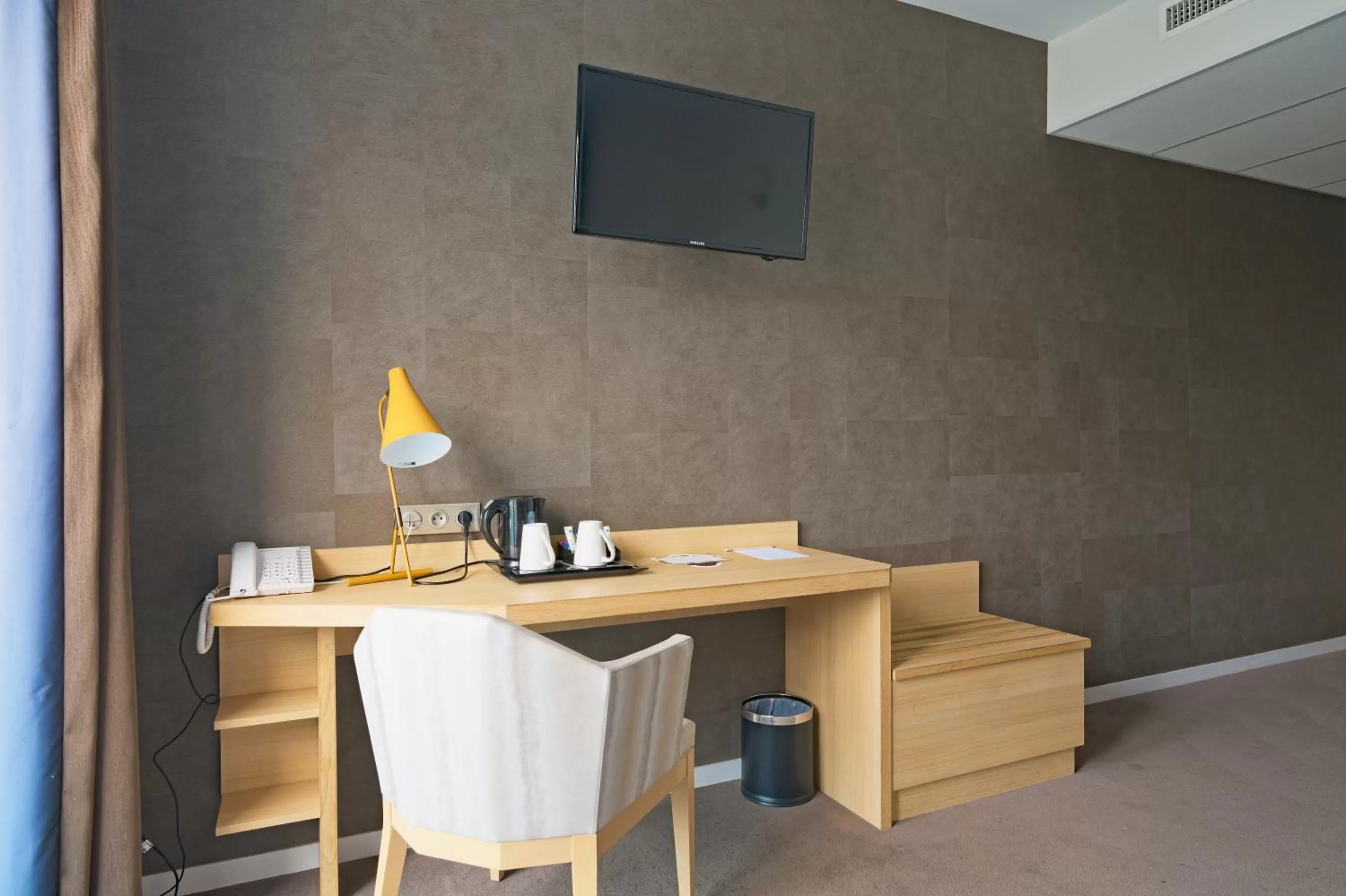 Seating area, TV/Entertainment Center in Les Suites - Konine 4 - Hotel & Bar & Restaurant