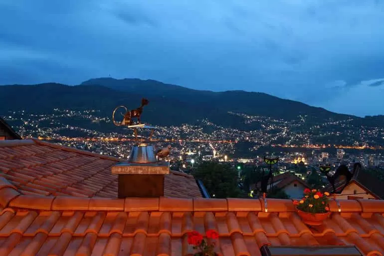 Restaurant/places to eat in Rooms Kibe Mahala