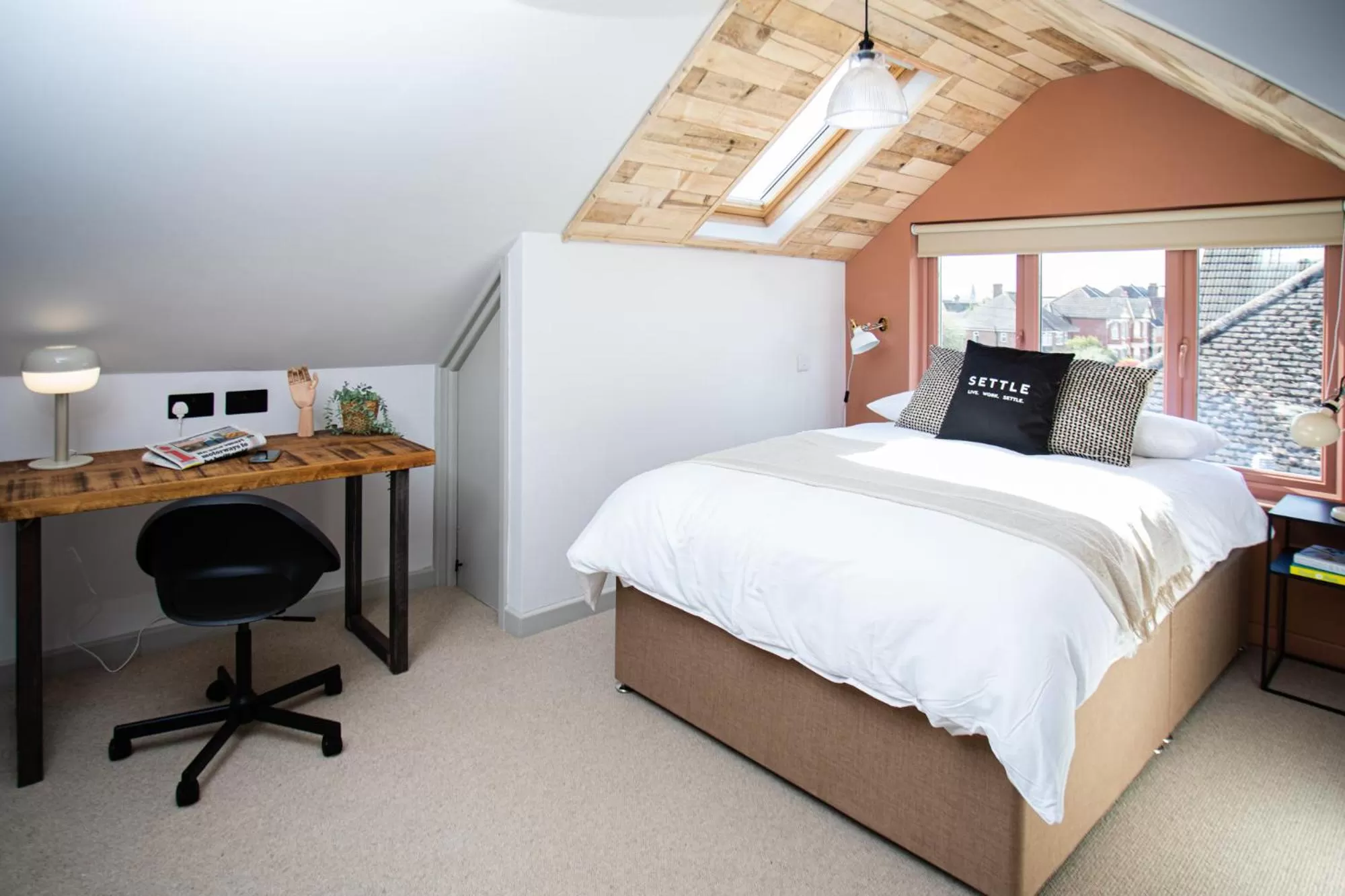 Photo of the whole room, Bed in Settle in Southampton