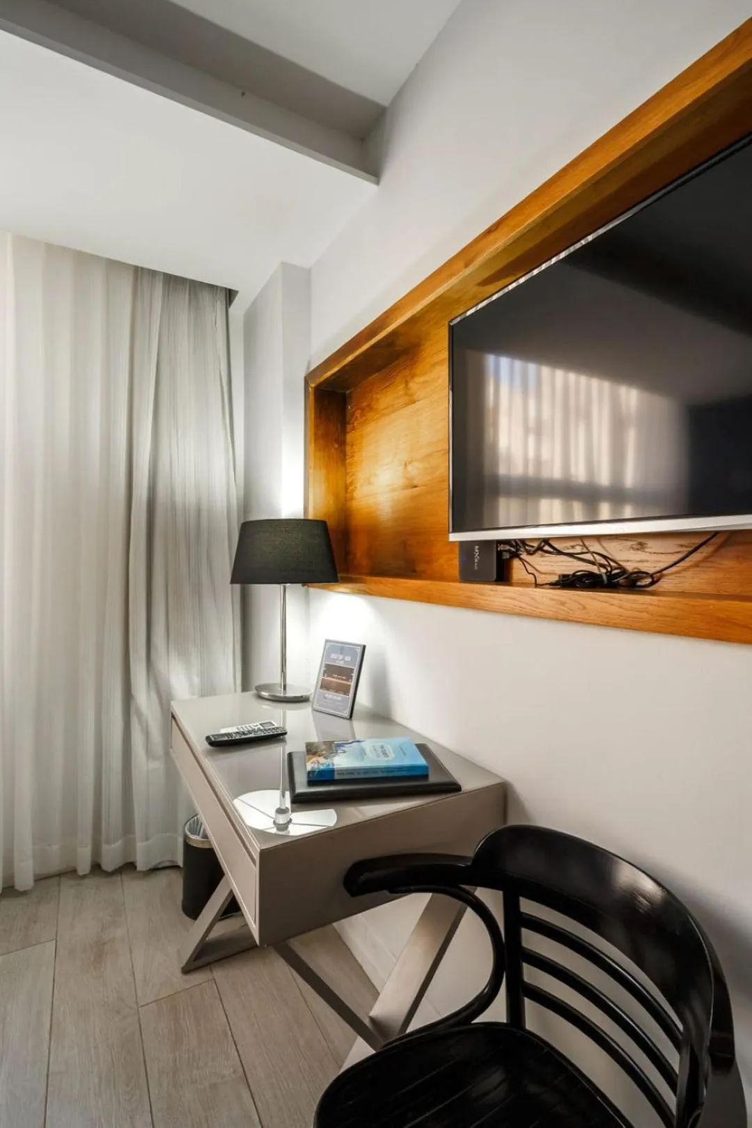TV and multimedia in Kikar Boutique Hotel