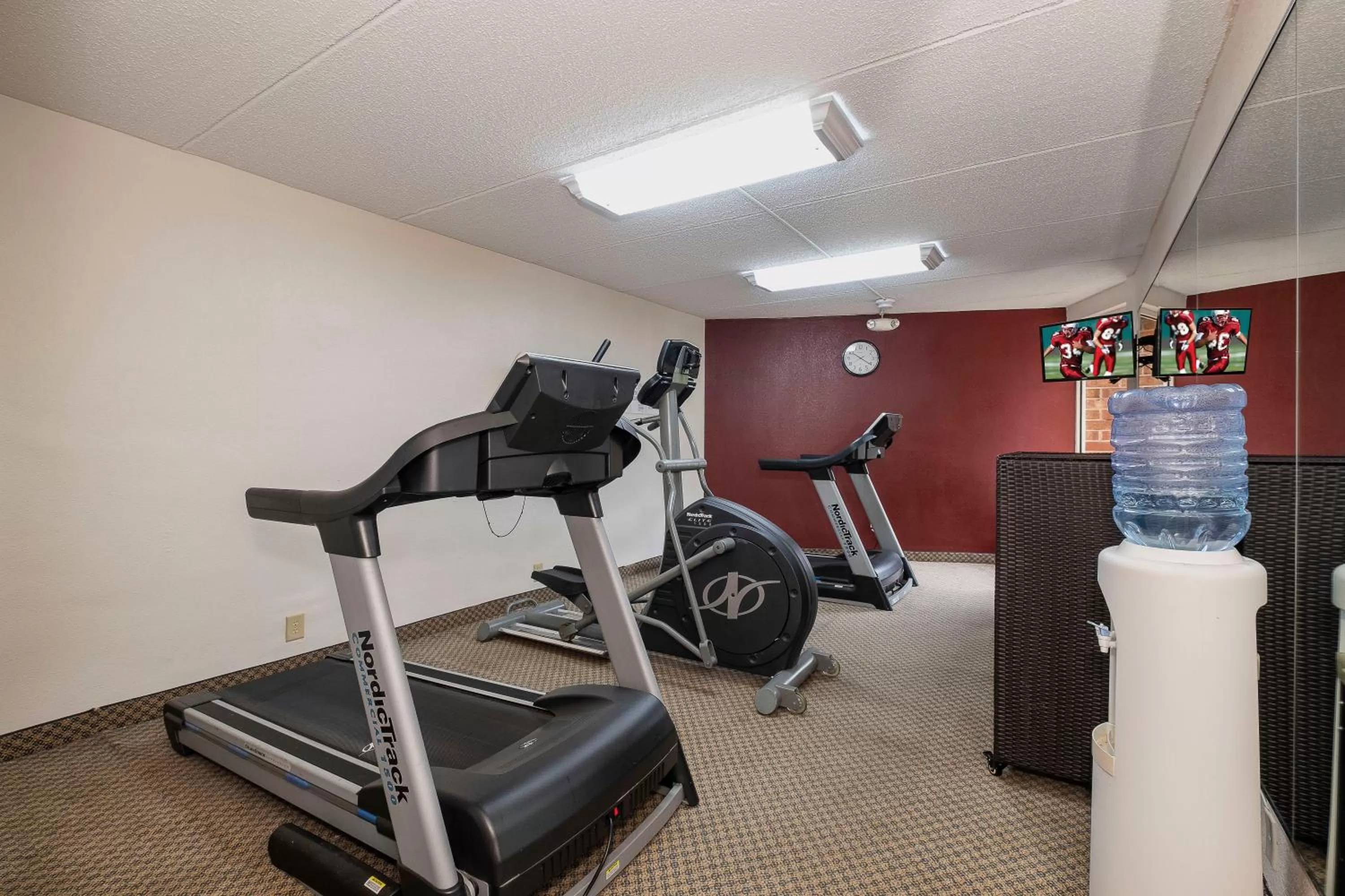Fitness centre/facilities in Red Roof Inn & Suites Macon