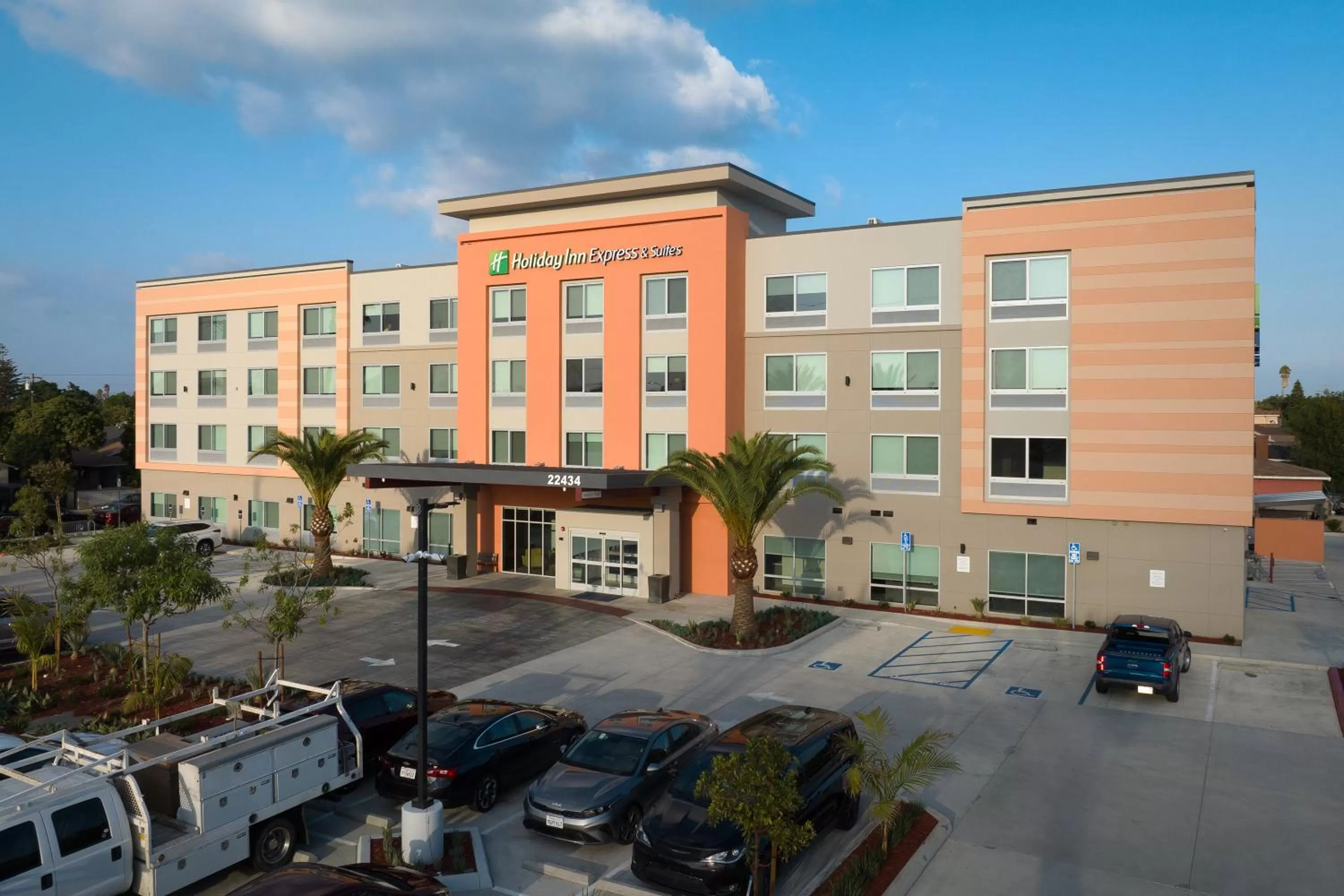 Holiday Inn Express & Suites Hawaiian Gardens by IHG